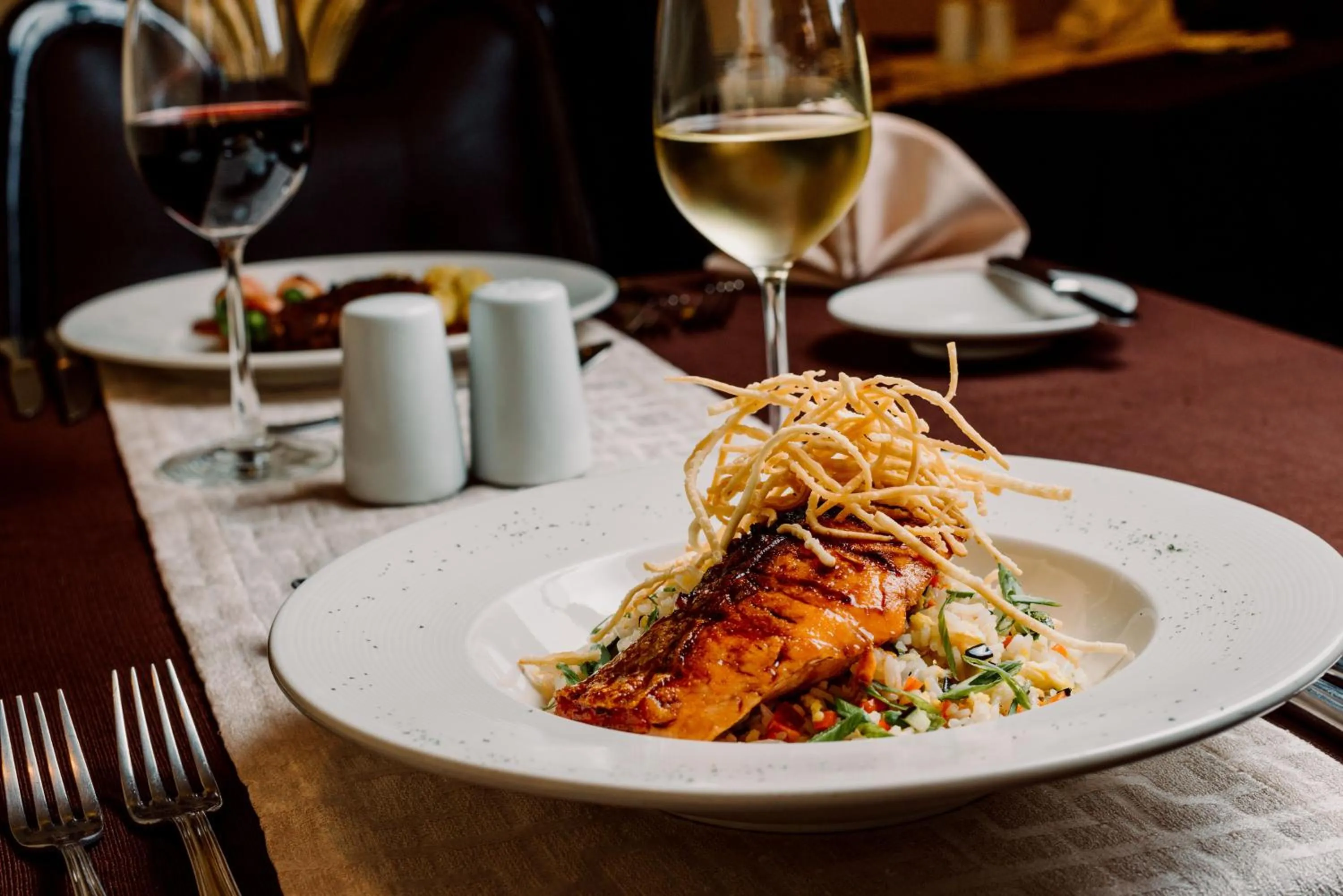 Restaurant/places to eat in Hotel Nobility