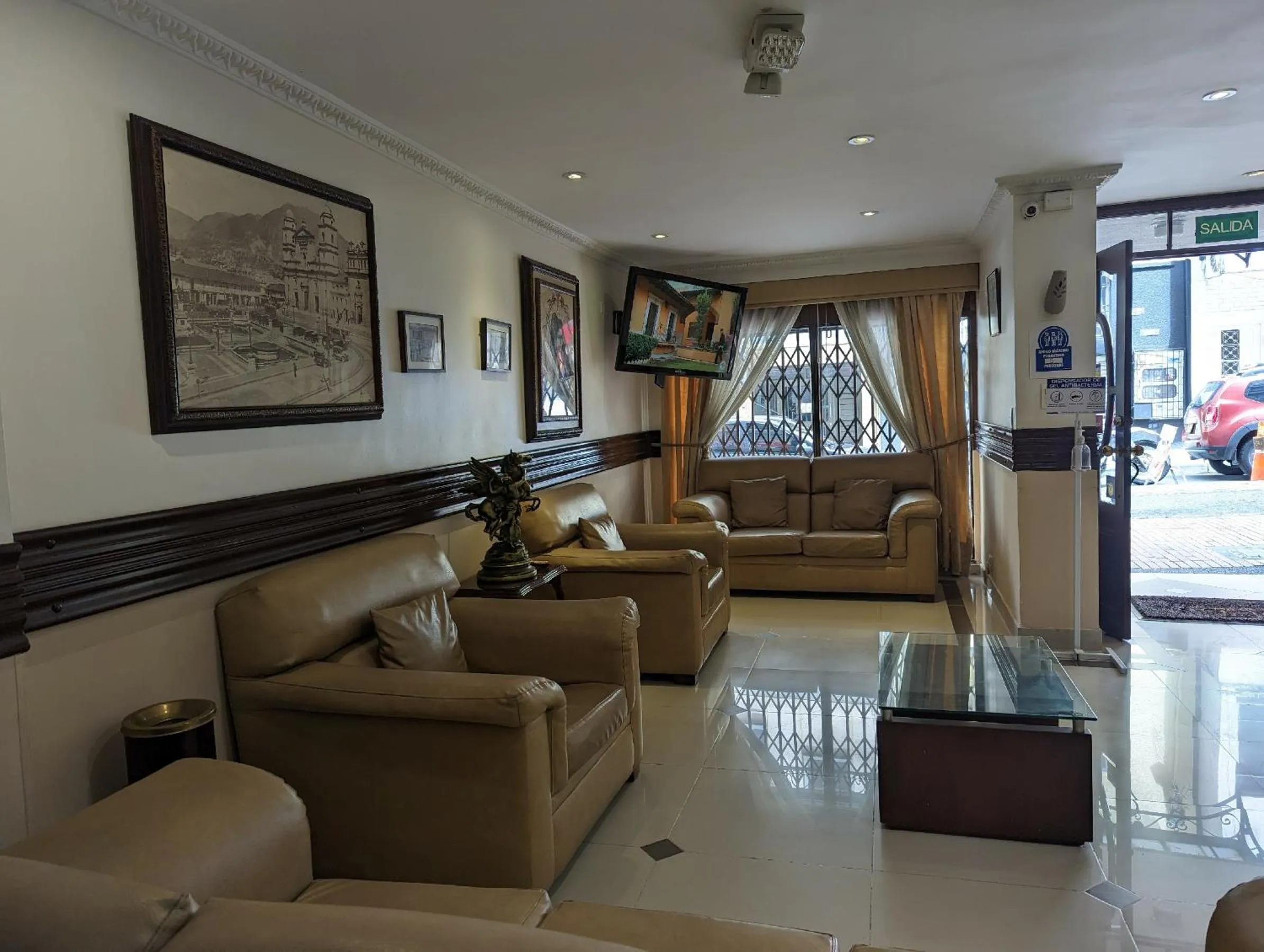 Living room in Hotel La Sabana