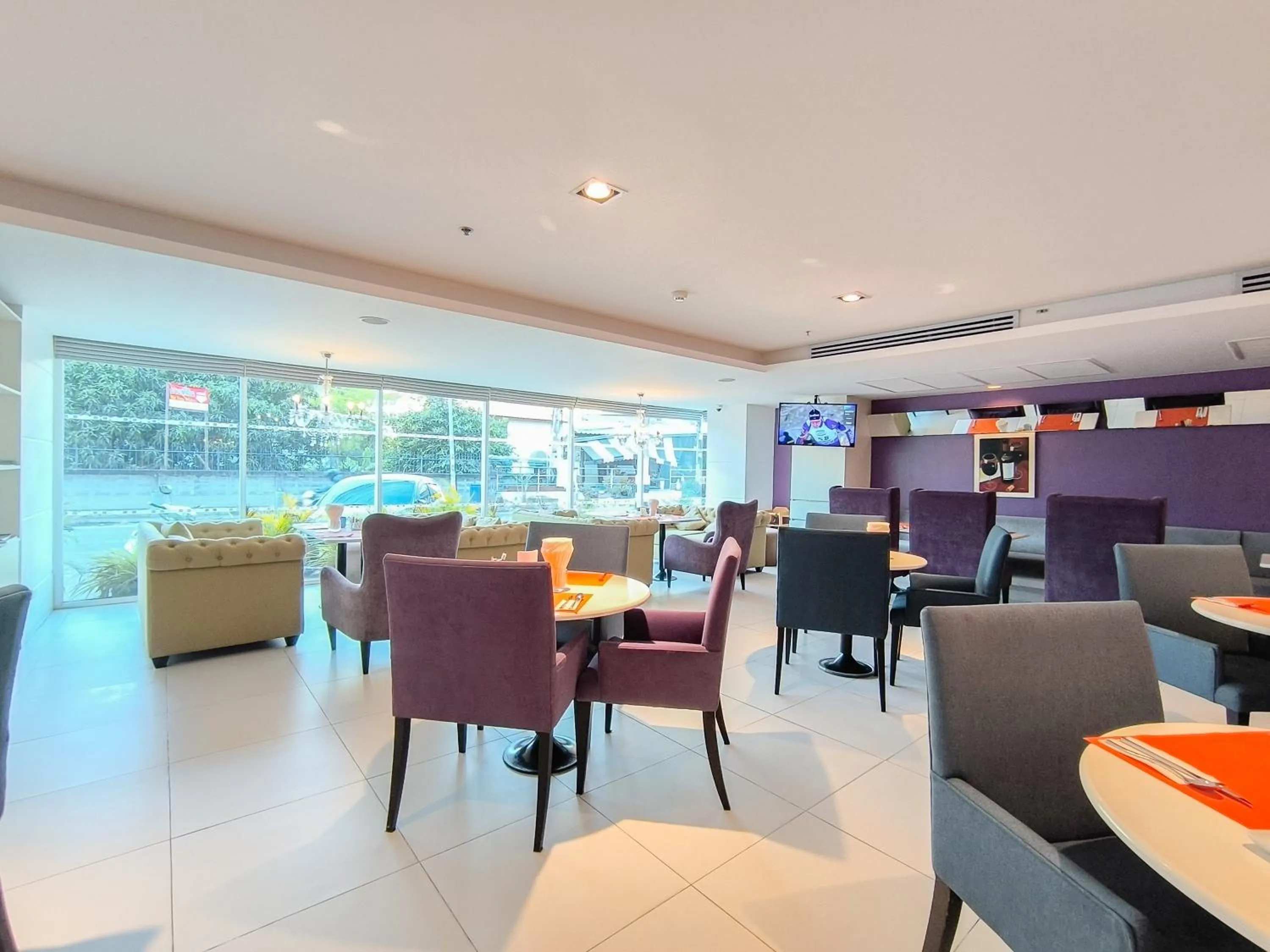 Restaurant/places to eat in Nova Suites Pattaya by Compass Hospitality
