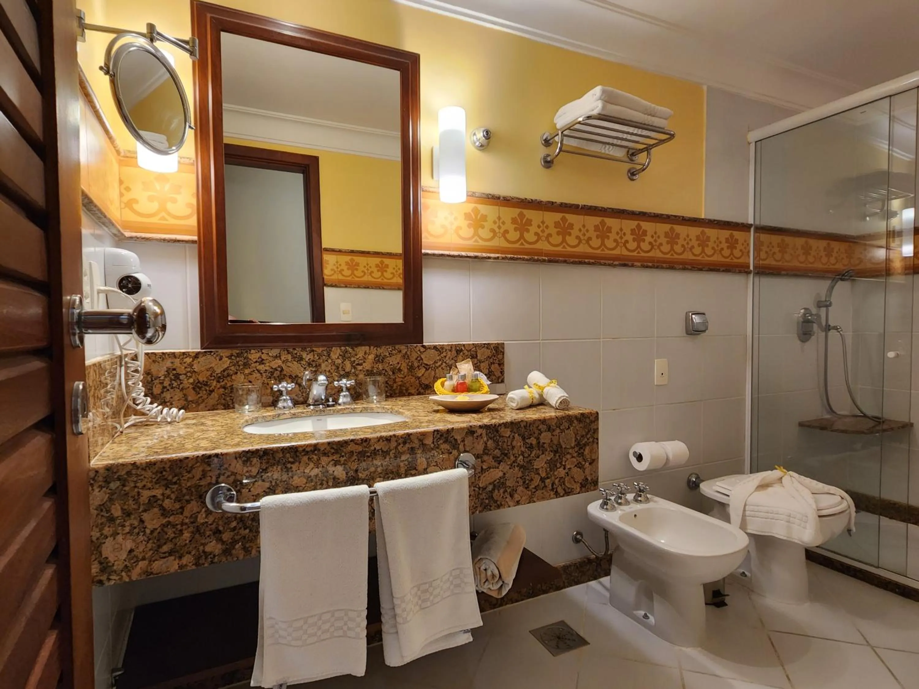 Shower in Hotel Casa do Amarelindo