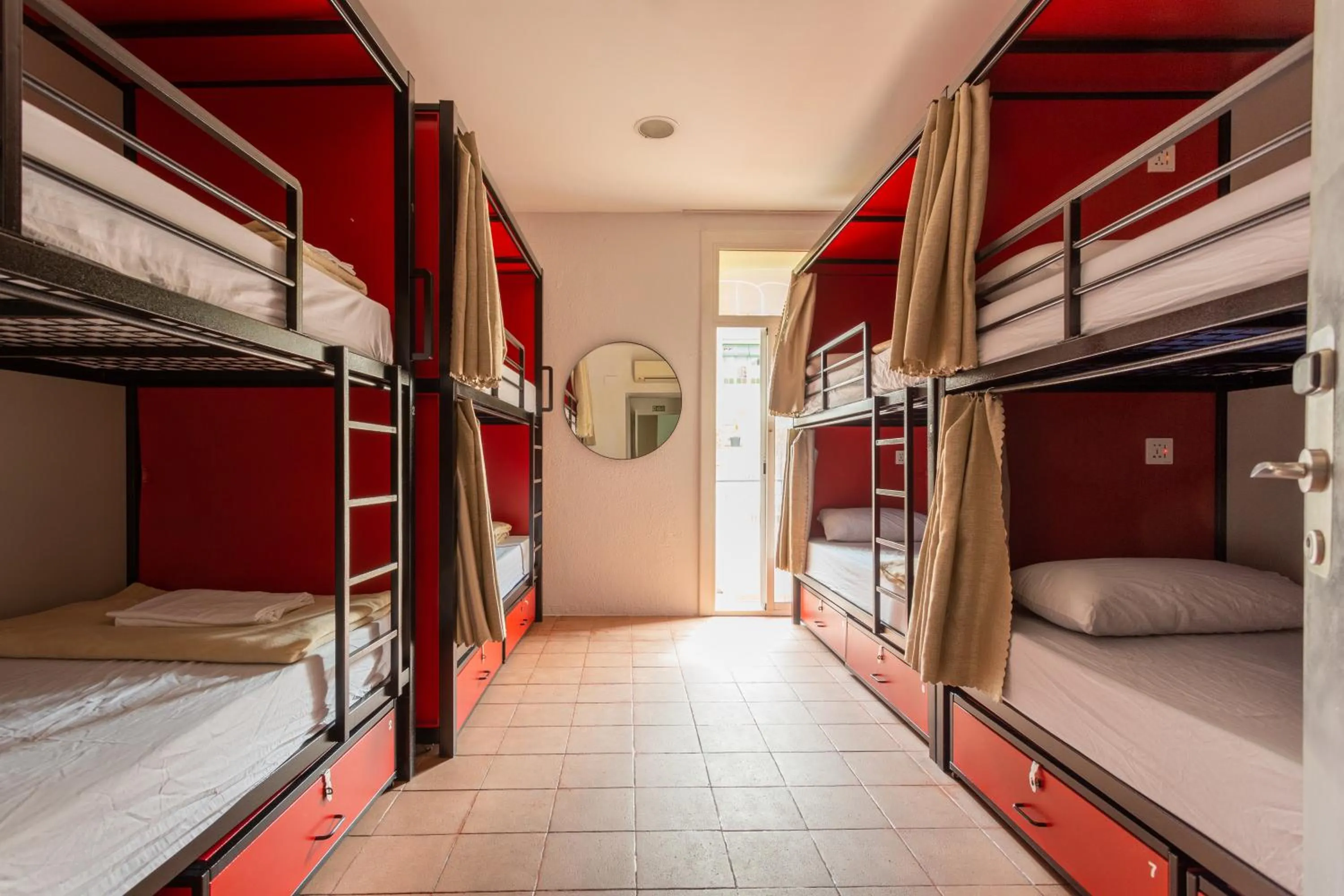 Photo of the whole room, Bed in Mambo Tango