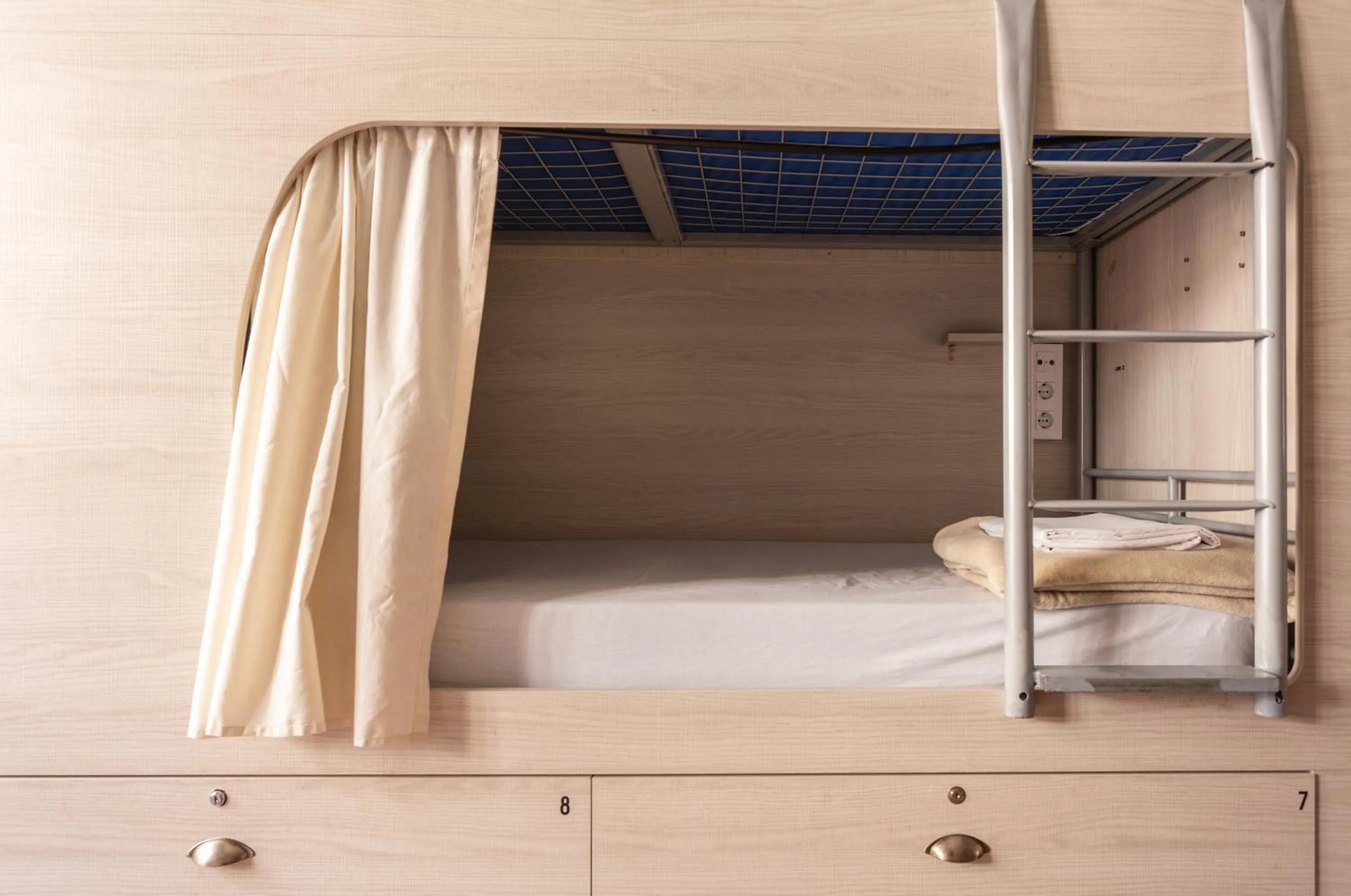 bunk bed, Bed in Mambo Tango