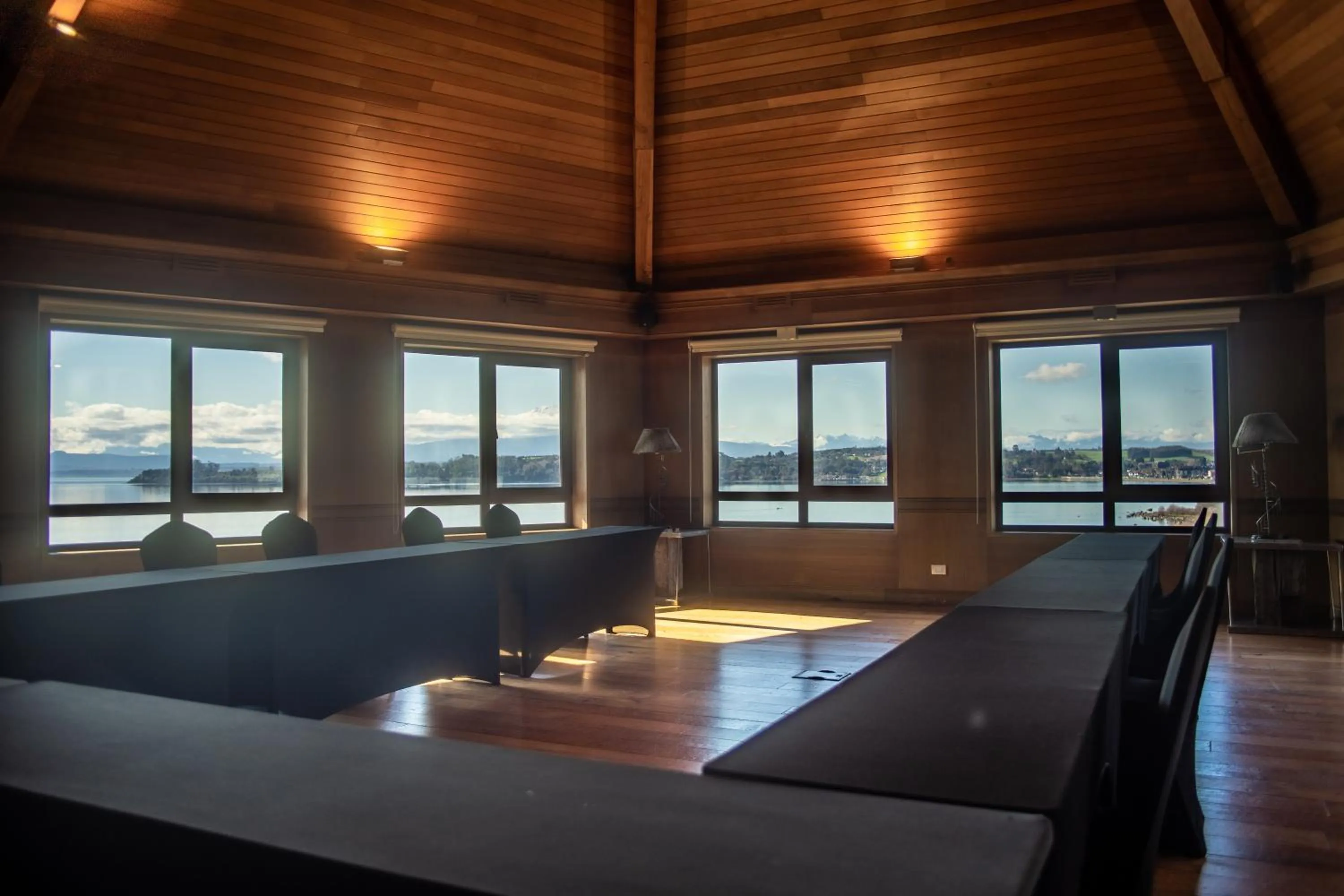 Meeting/conference room in Radisson Hotel Puerto Varas