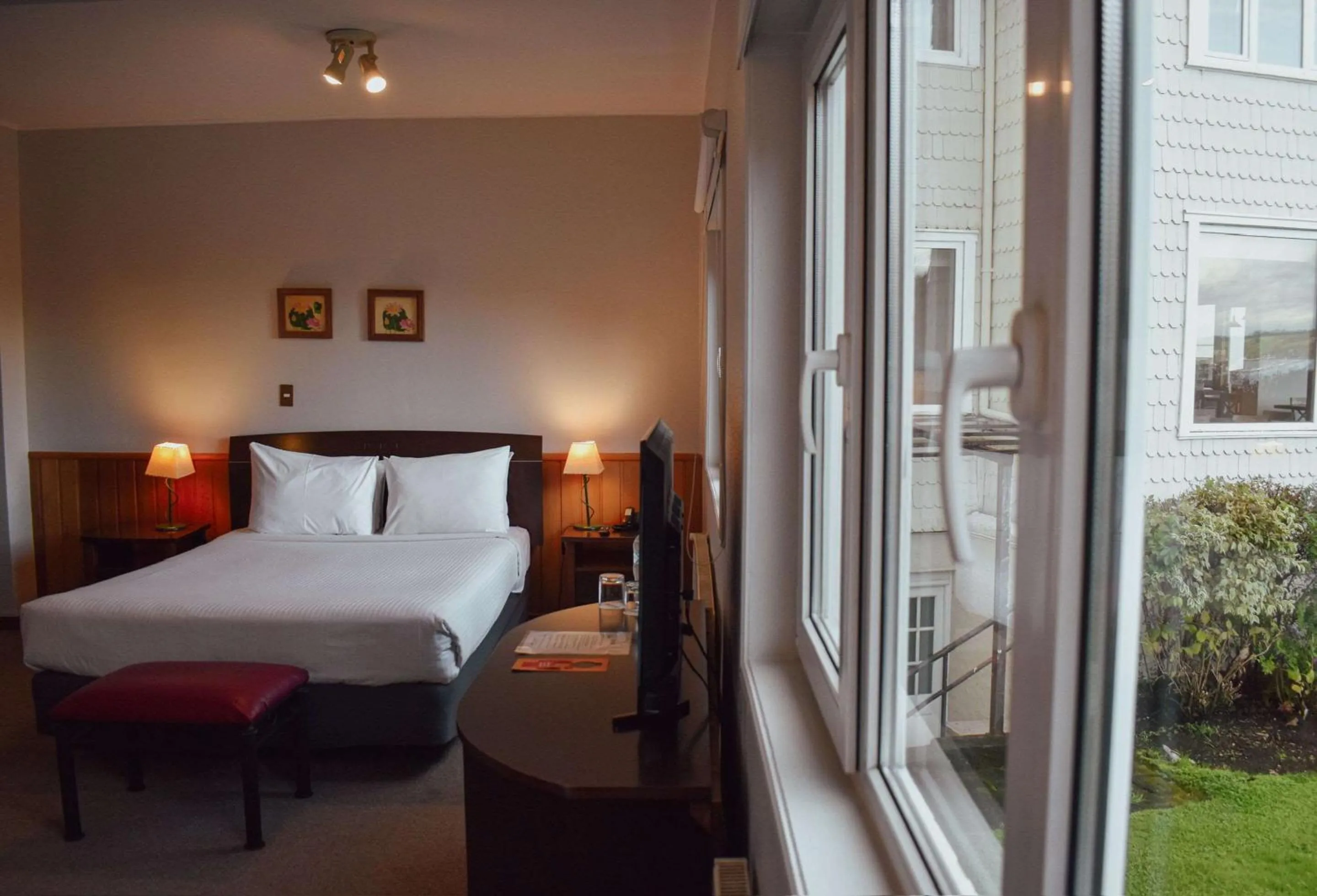 Meeting/conference room, Bed in Park Inn by Radisson Puerto Varas