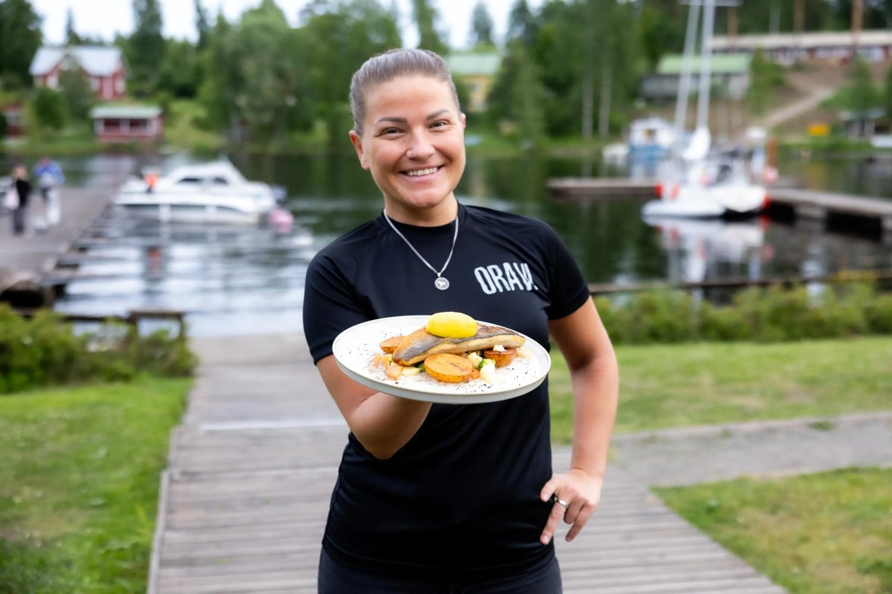 Restaurant/places to eat in Oravi Apartments