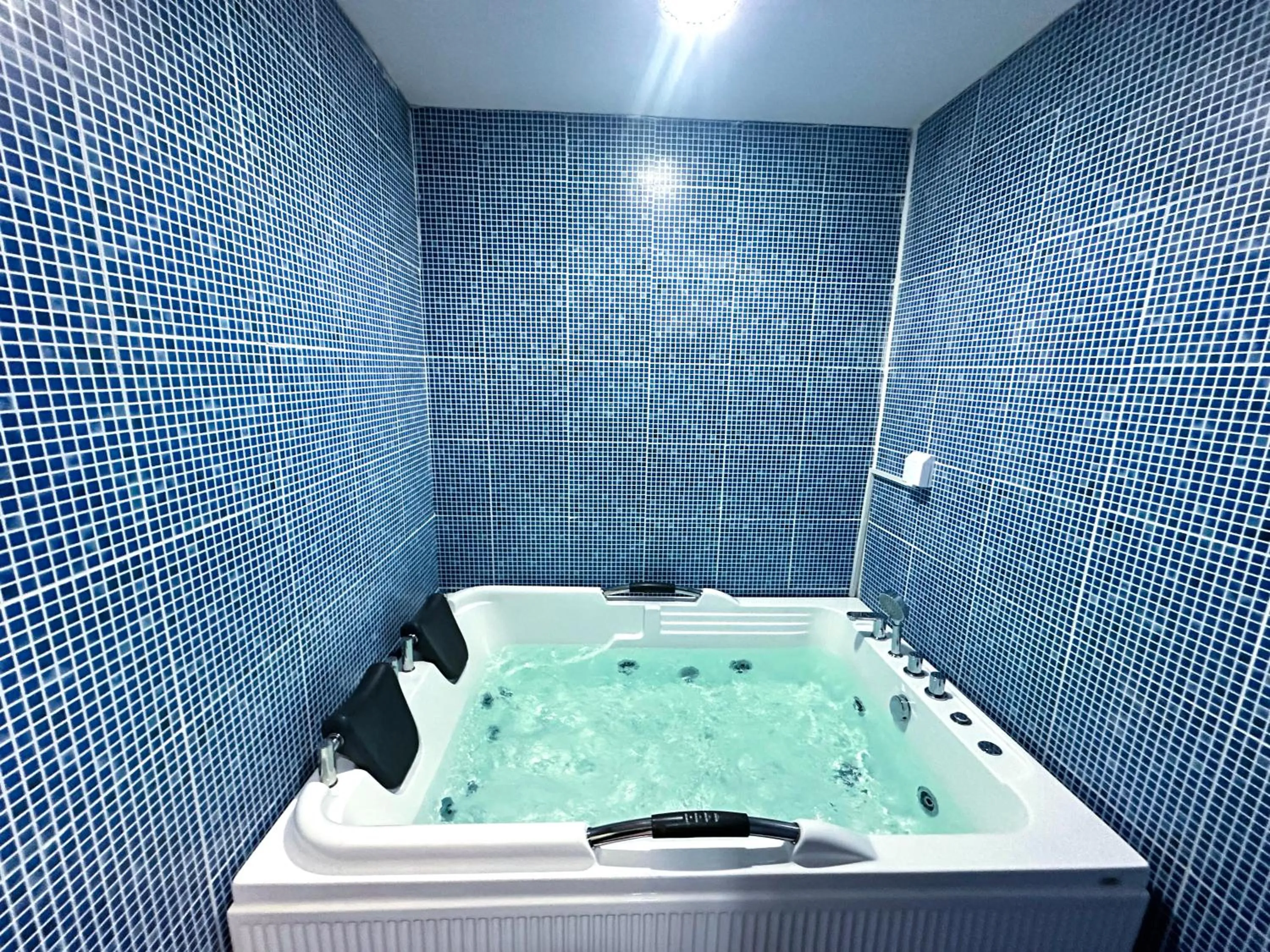 Hot Tub in The Victory Hotel