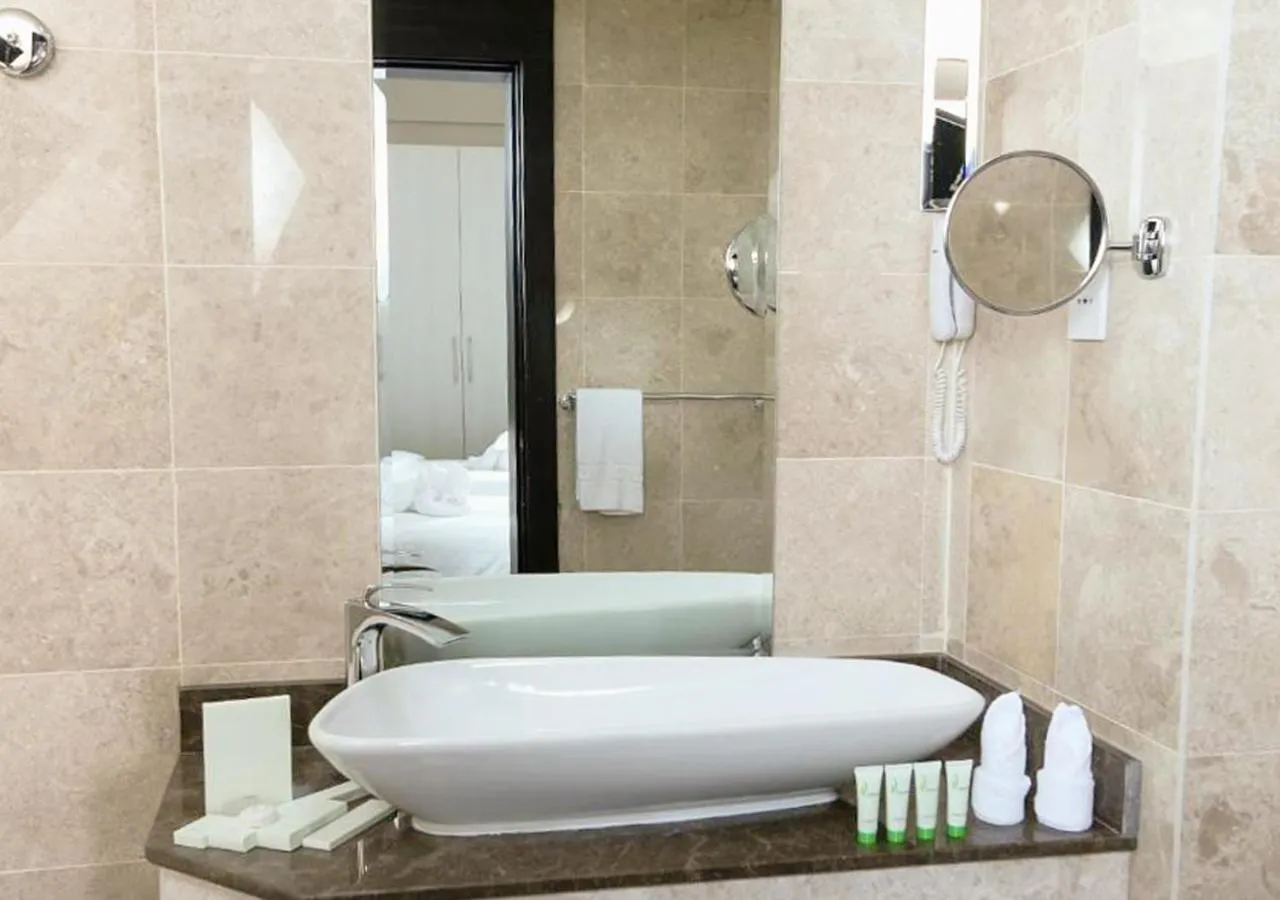 Shower in The Victory Hotel