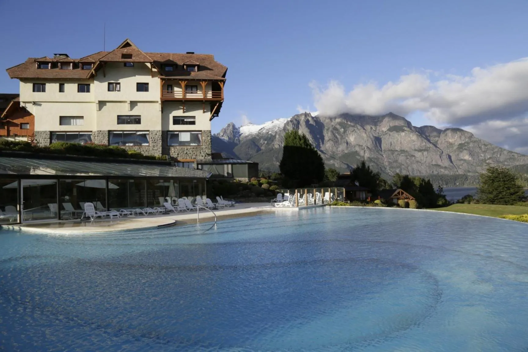 Swimming pool in Llao Llao Resort, Golf-Spa