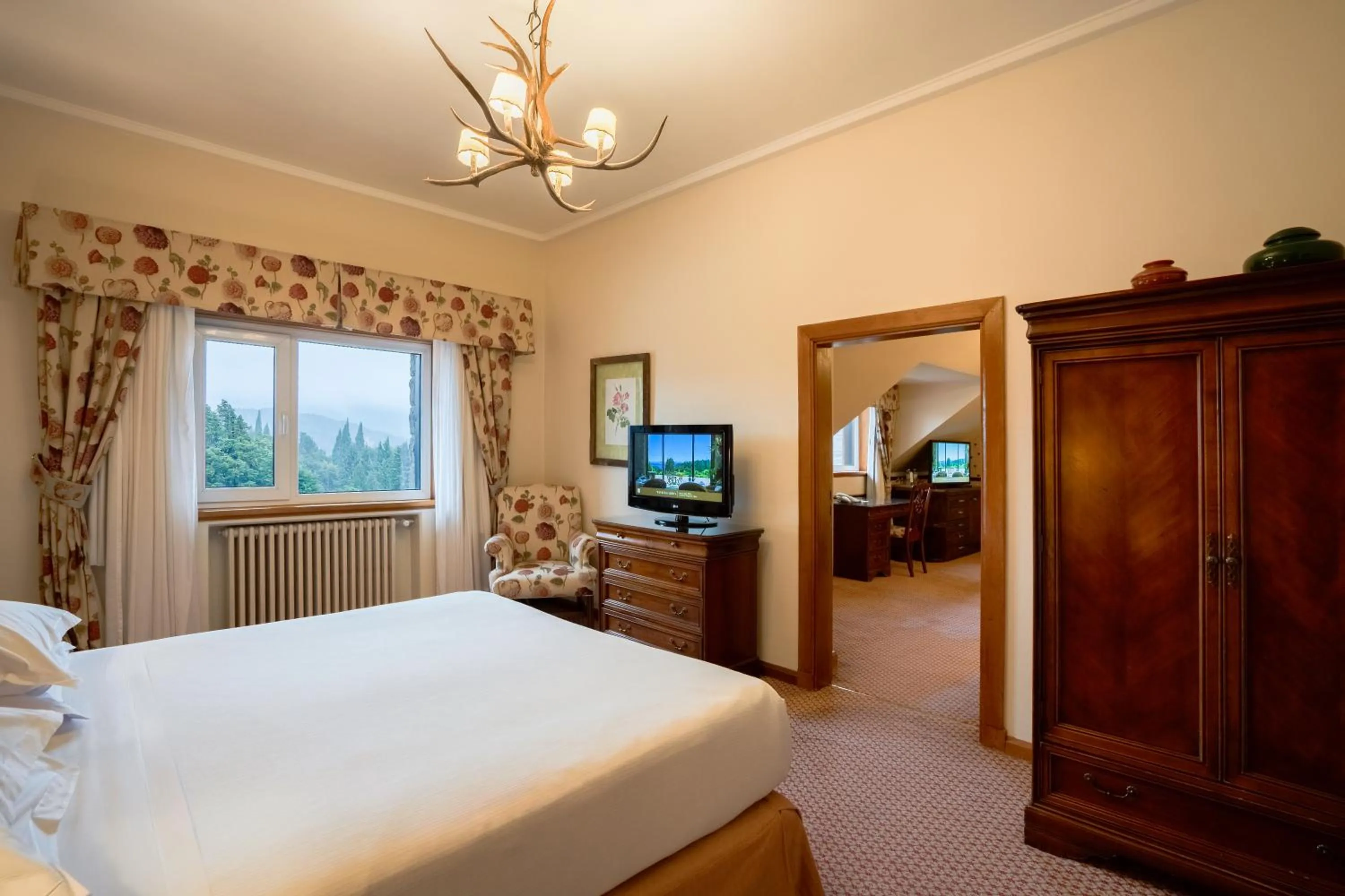 Bedroom, Bed in Llao Llao Resort, Golf-Spa