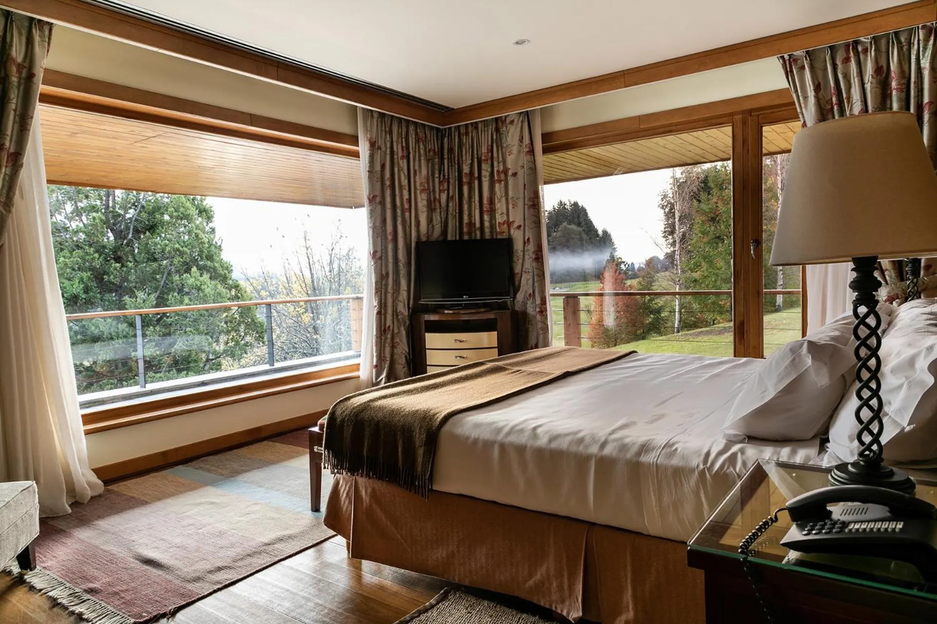 Bedroom, Bed in Llao Llao Resort, Golf-Spa