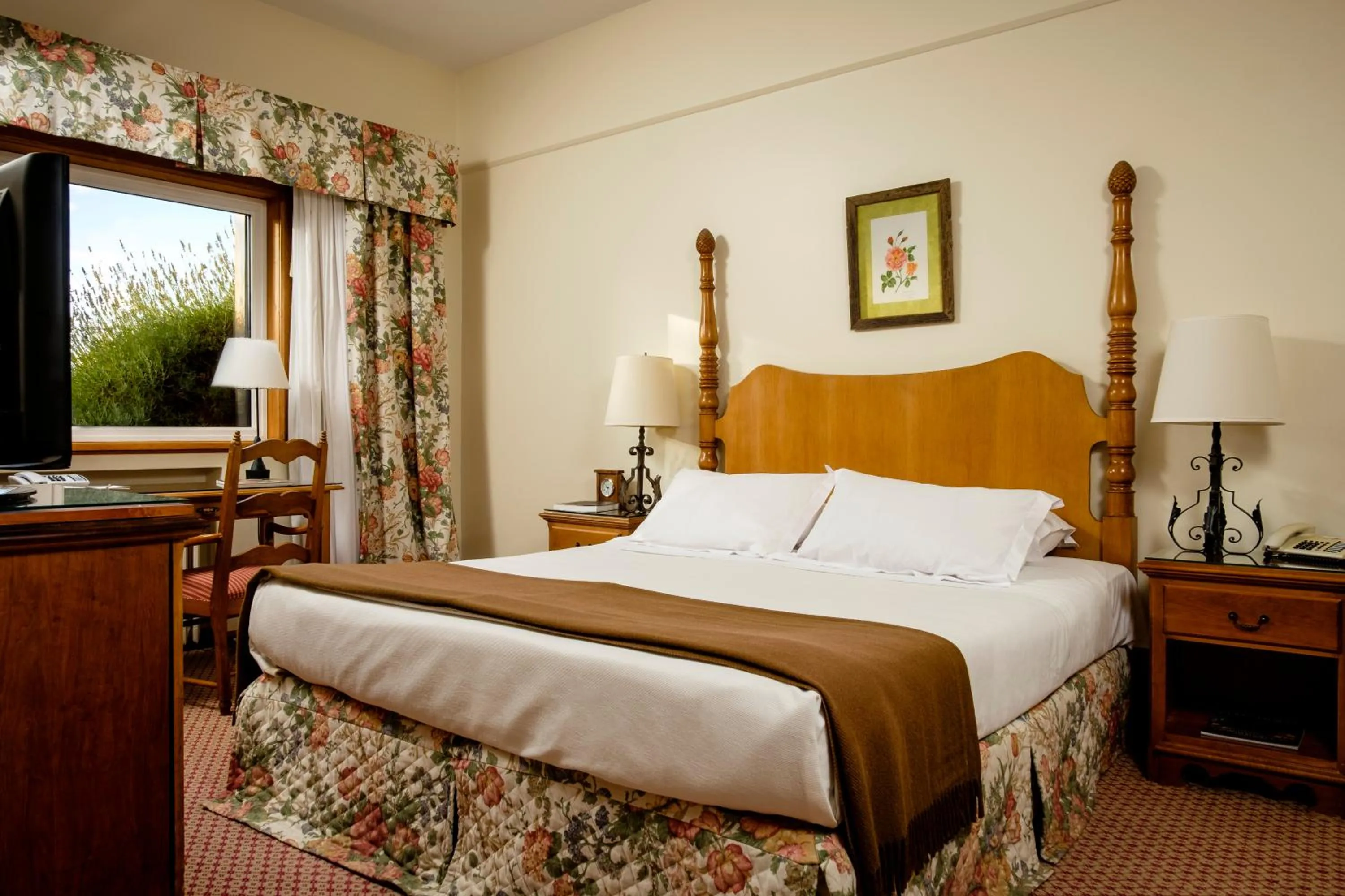 Bedroom, Bed in Llao Llao Resort, Golf-Spa