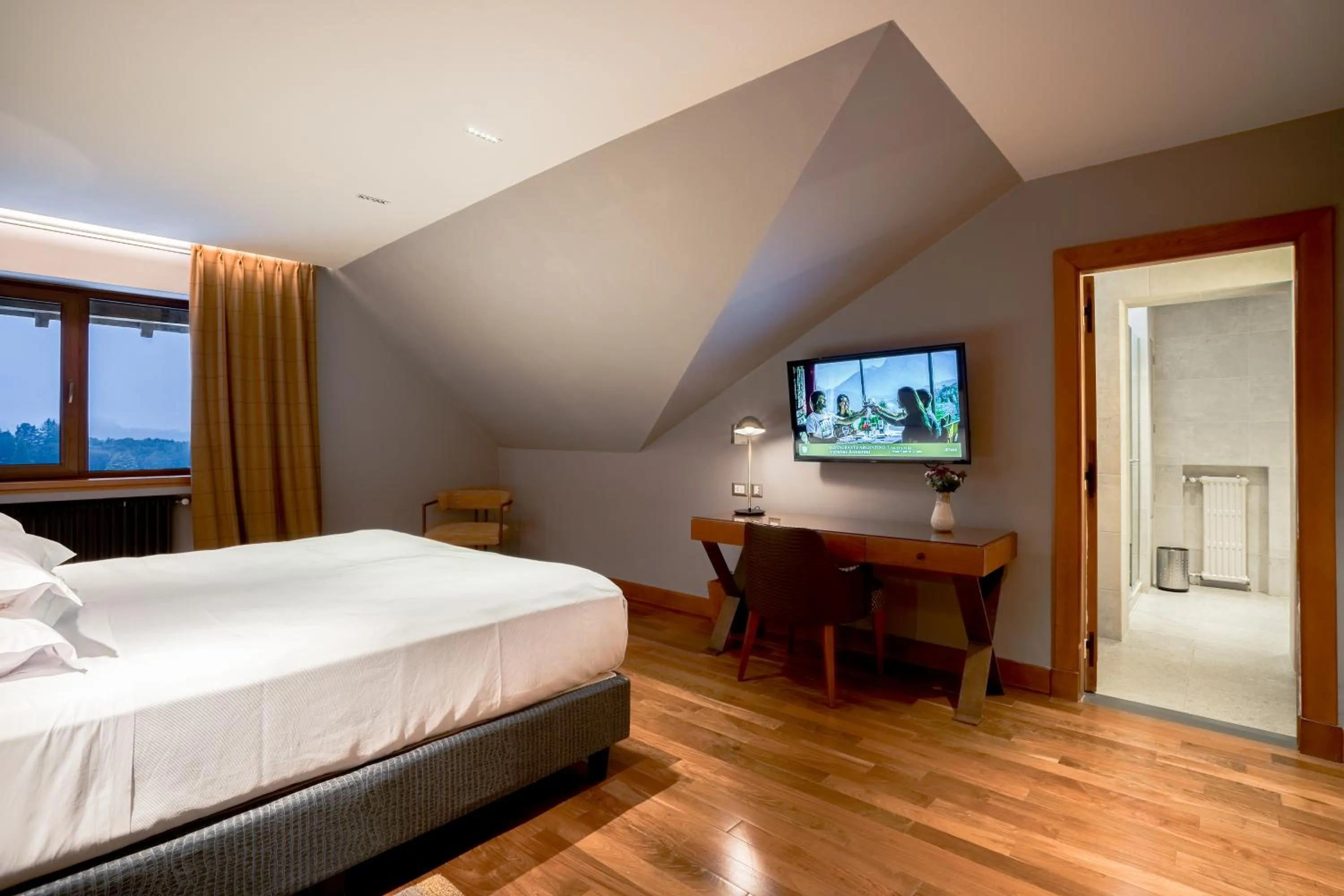 Bedroom, Bed in Llao Llao Resort, Golf-Spa