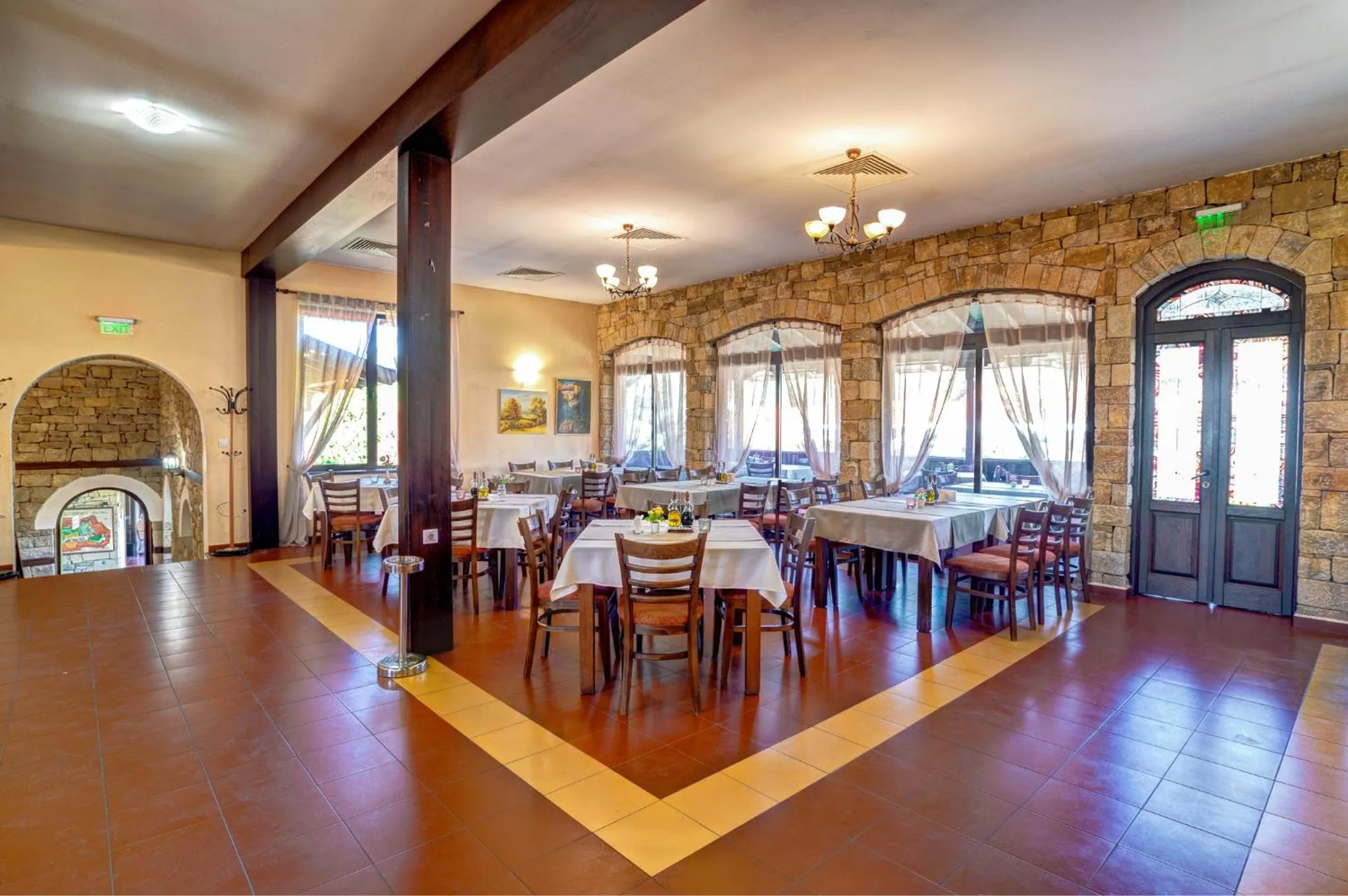 Restaurant/places to eat in Rachev Hotel Residence