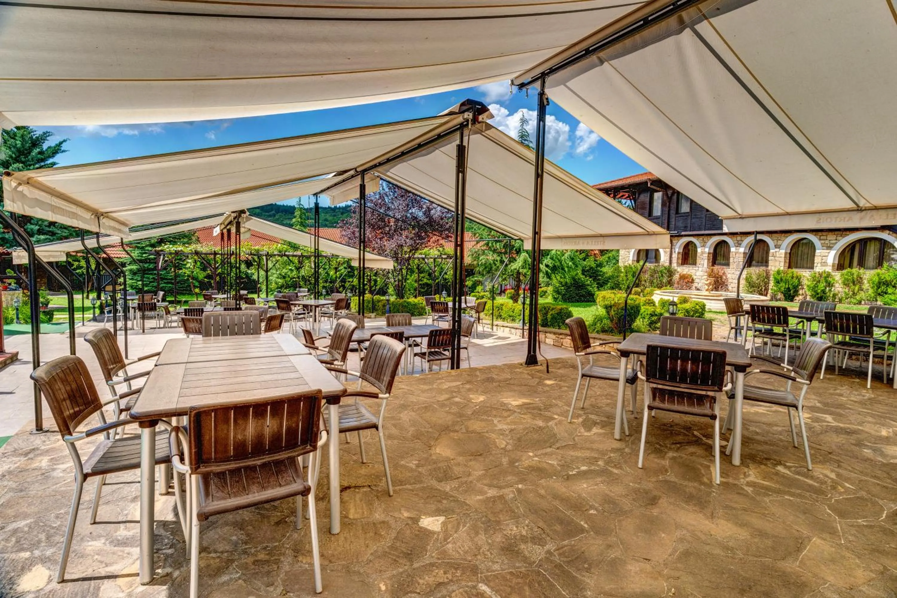 Restaurant/places to eat in Rachev Hotel Residence