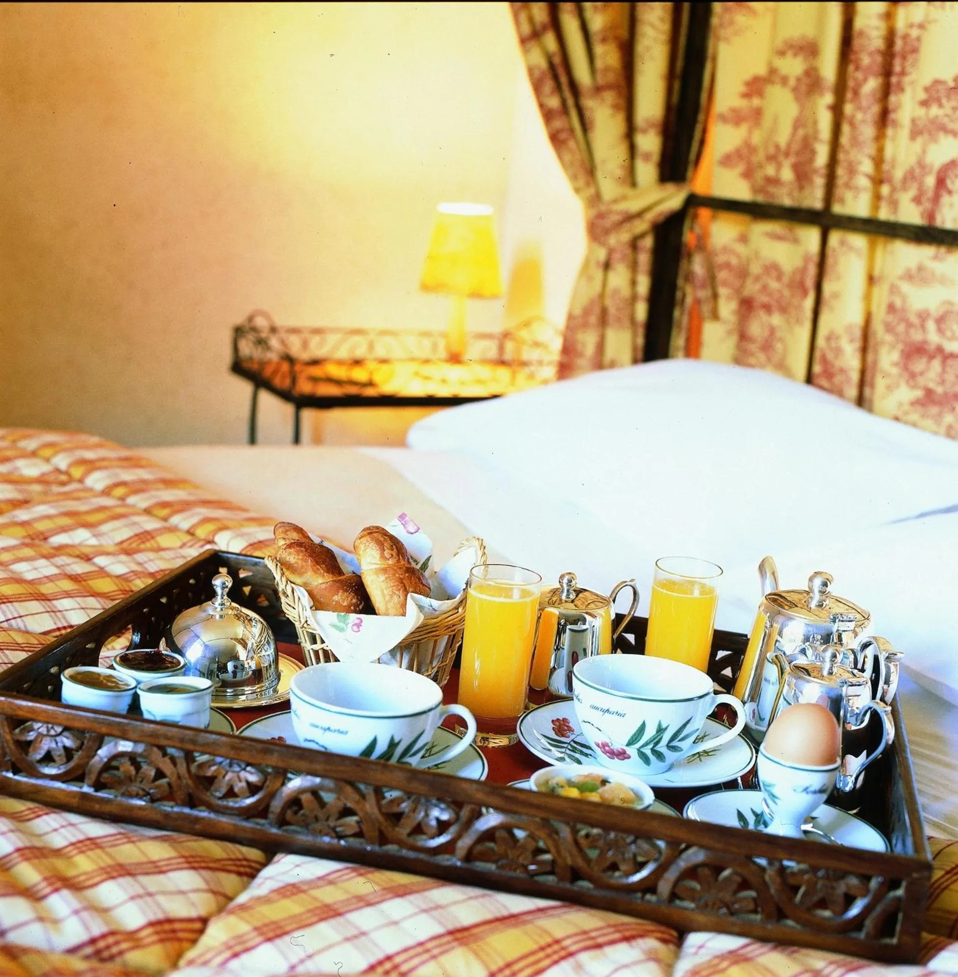 Bed in Hôtel Les Orangeries