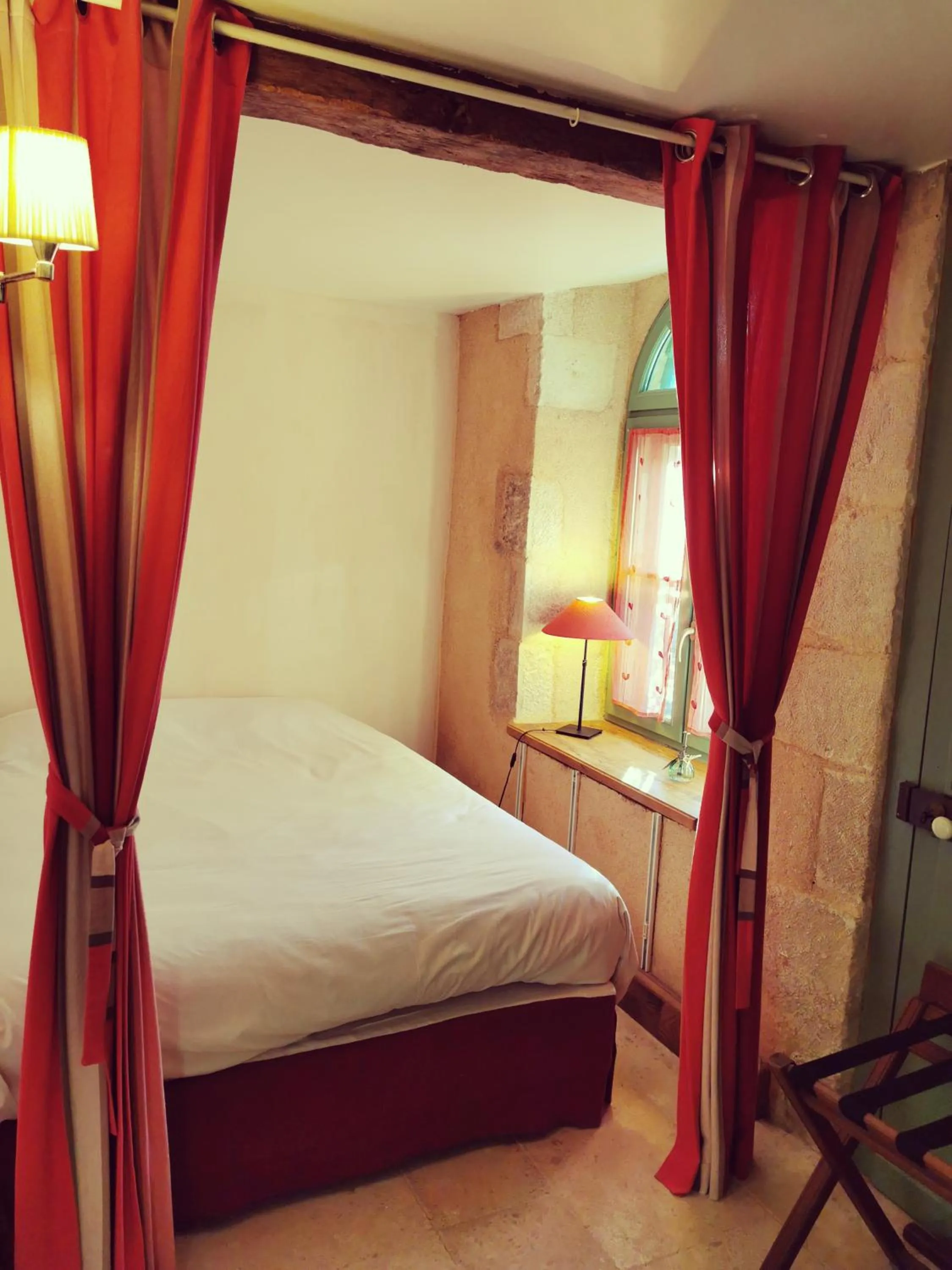 Bed in Hôtel Les Orangeries