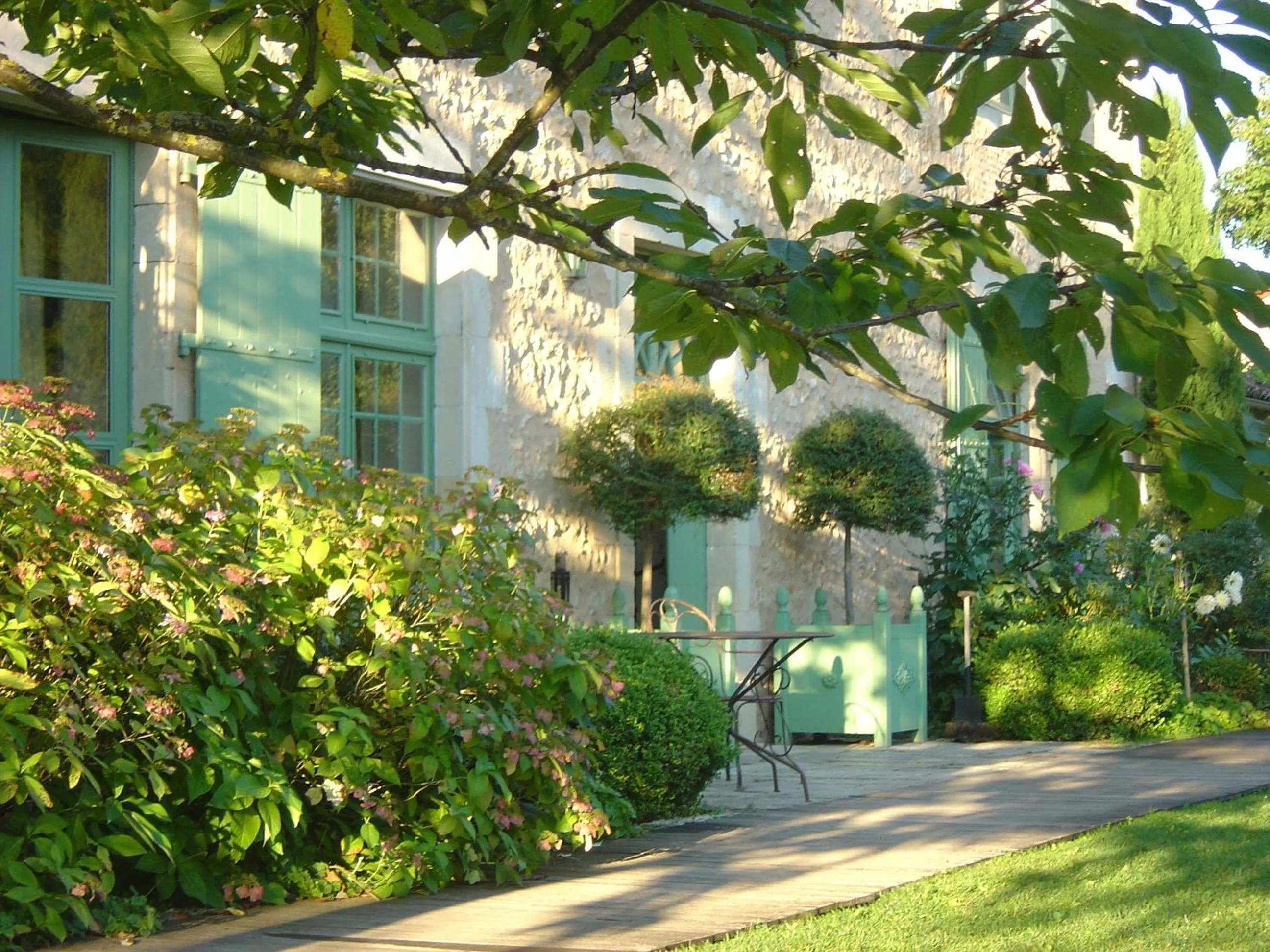 Facade/entrance in Hôtel Les Orangeries