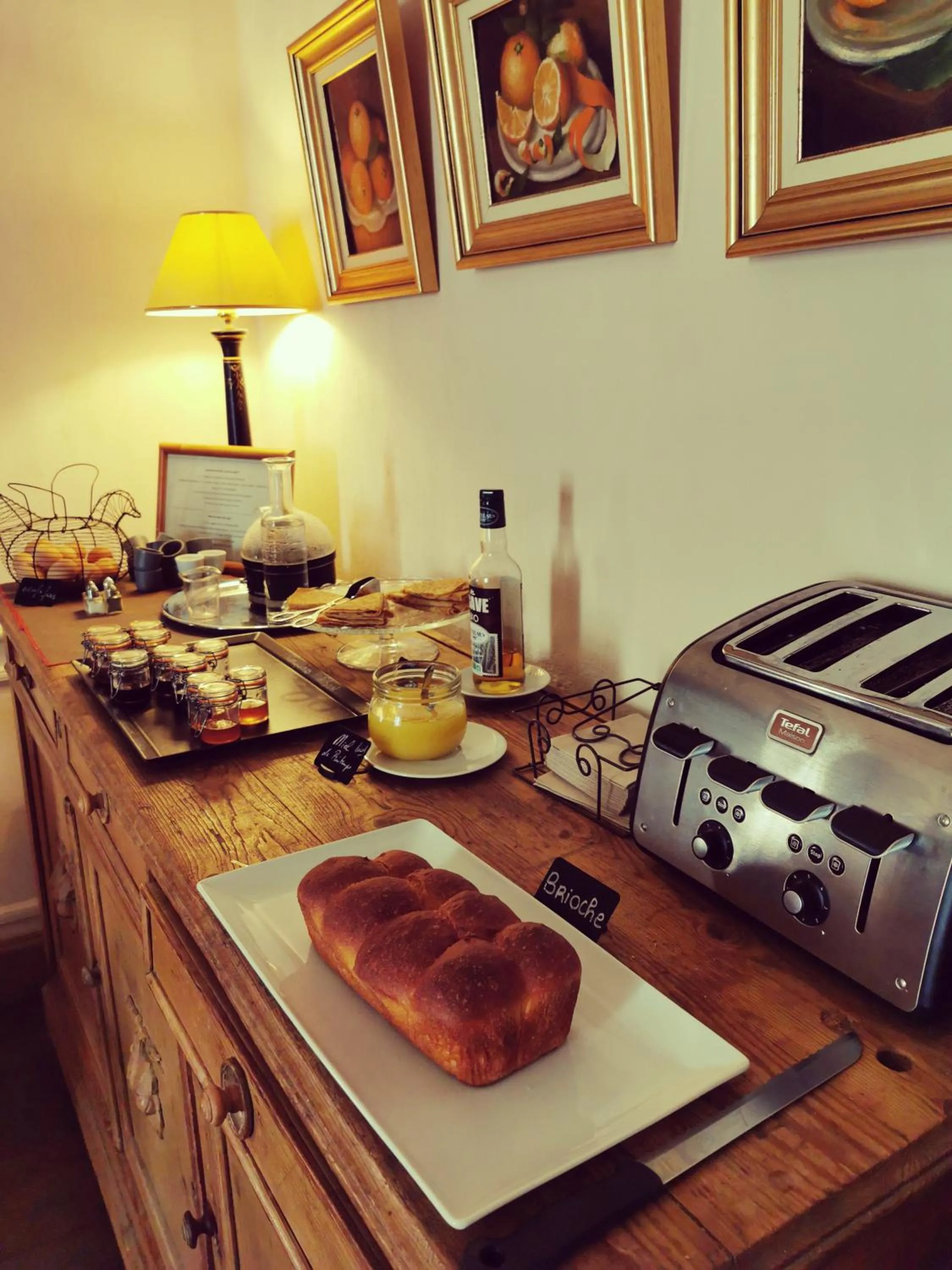 Breakfast in Hôtel Les Orangeries