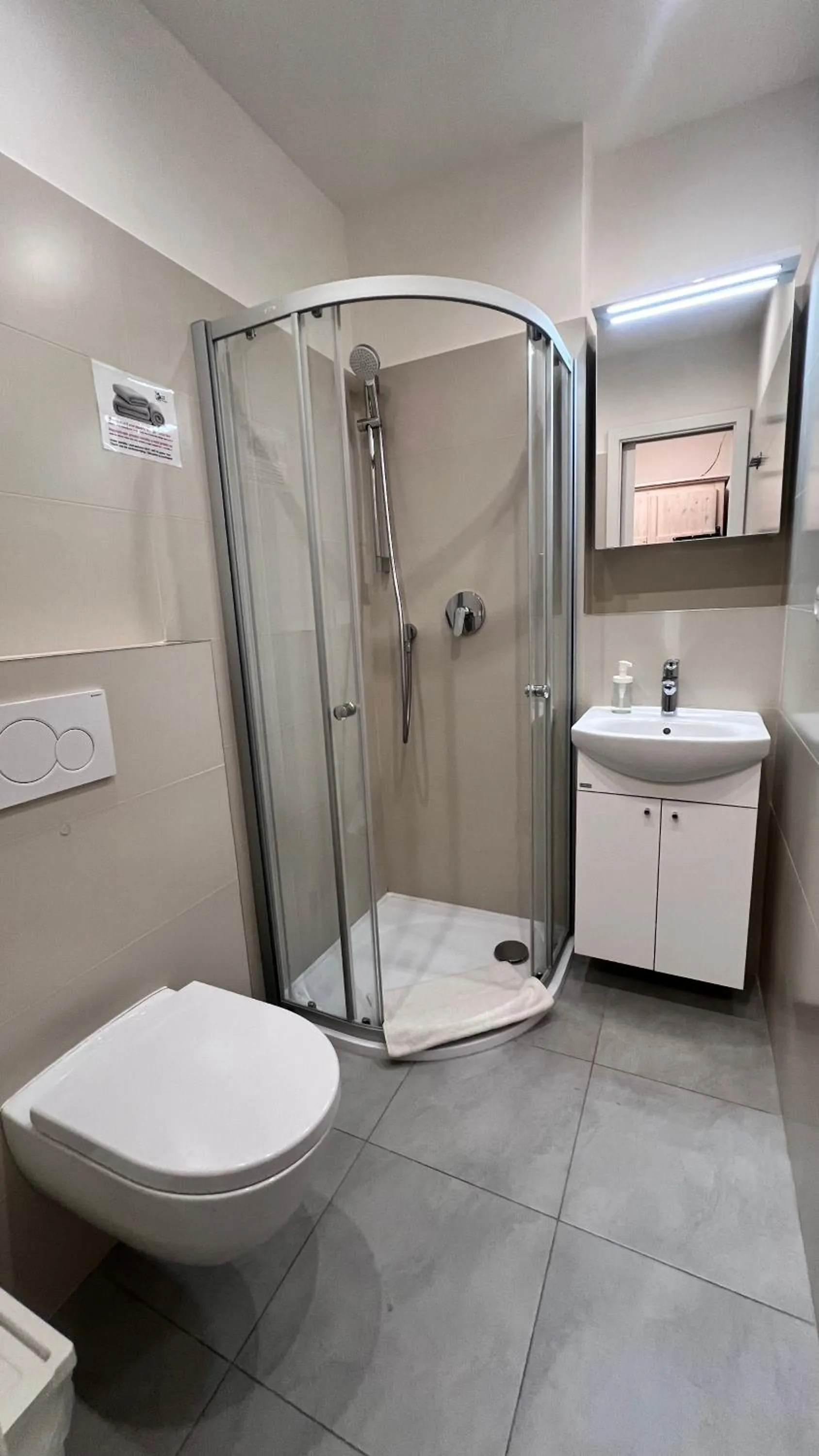 Shower in Old Town - Dusni Apartments