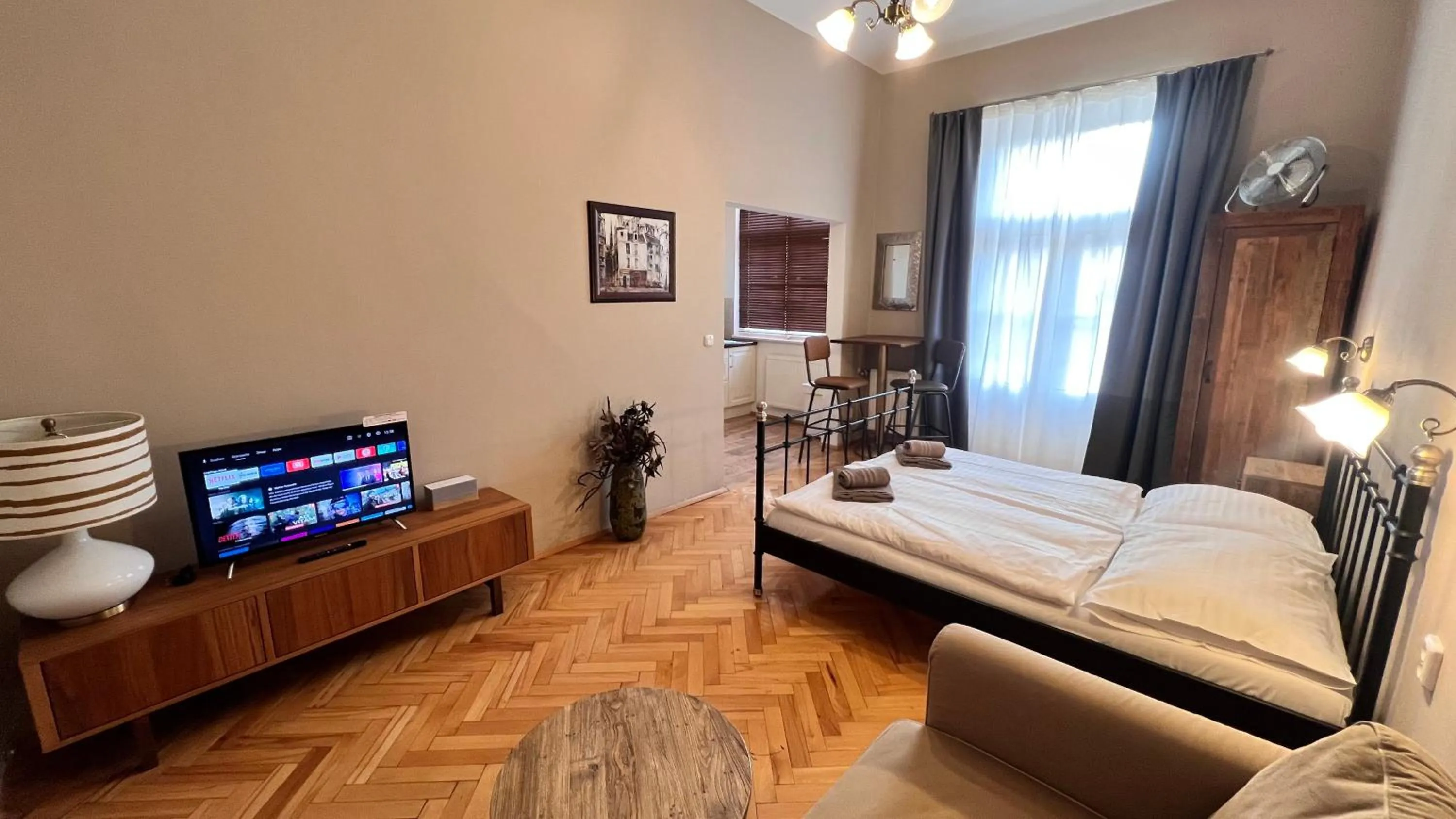 Communal lounge/ TV room, Bed in Old Town - Dusni Apartments