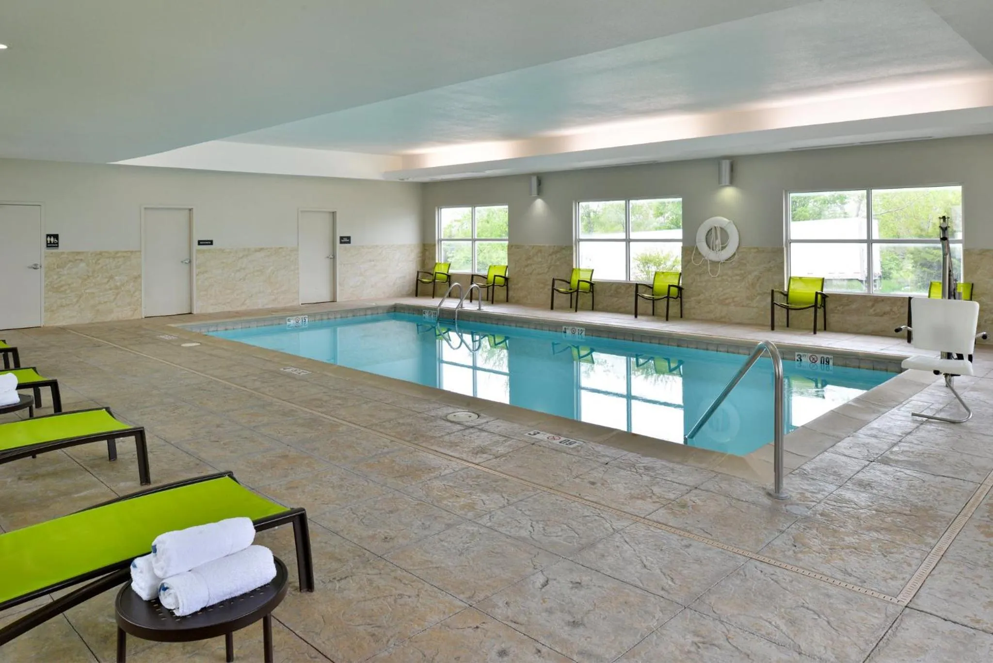 Swimming pool in Candlewood Suites Kansas City Northeast by IHG