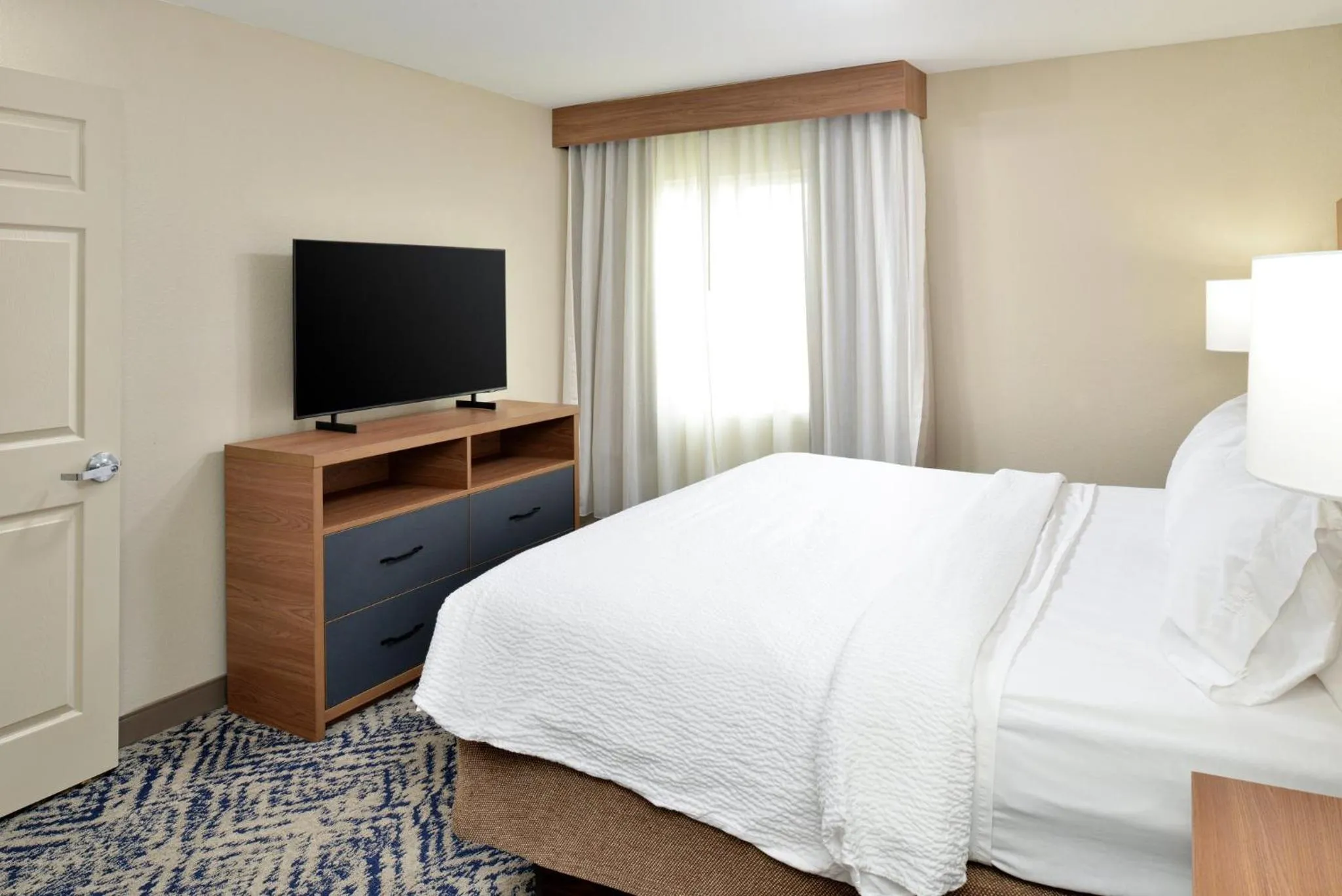 Bedroom, Bed in Candlewood Suites Kansas City Northeast by IHG