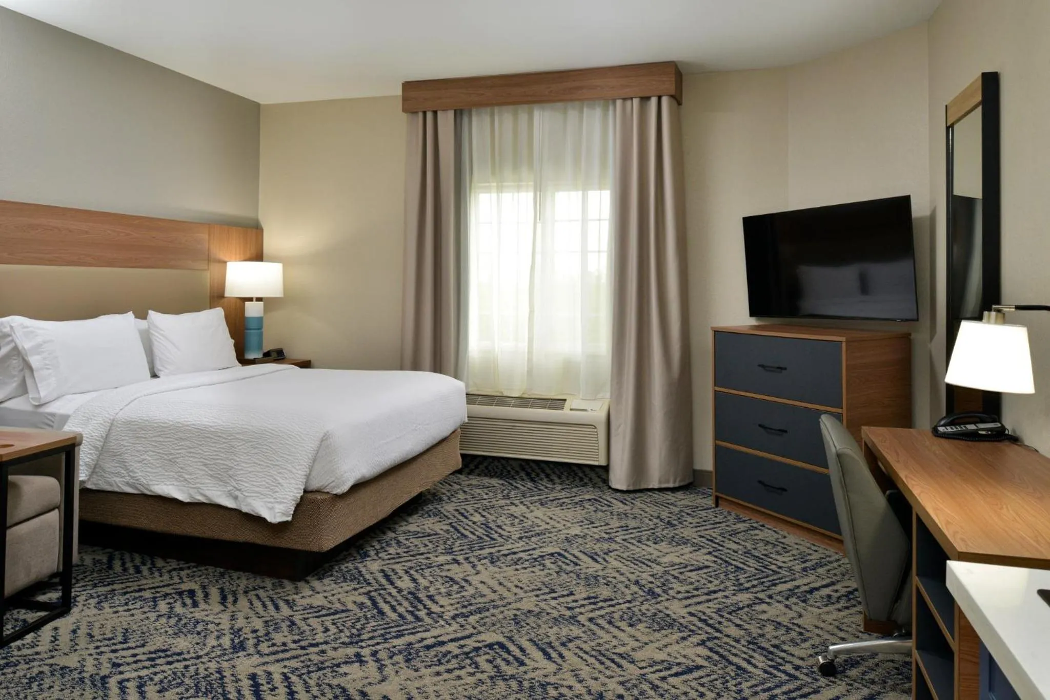 Photo of the whole room, Bed in Candlewood Suites Kansas City Northeast by IHG