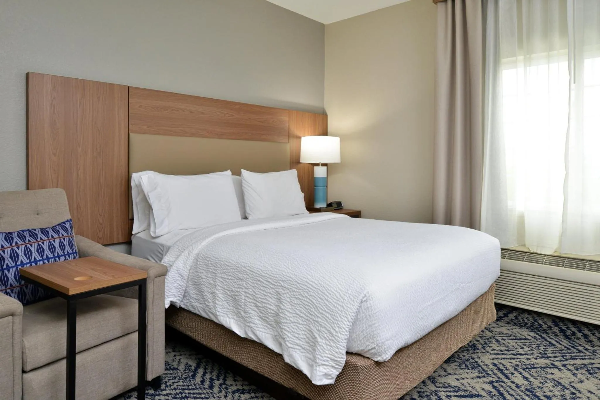 Photo of the whole room, Bed in Candlewood Suites Kansas City Northeast by IHG