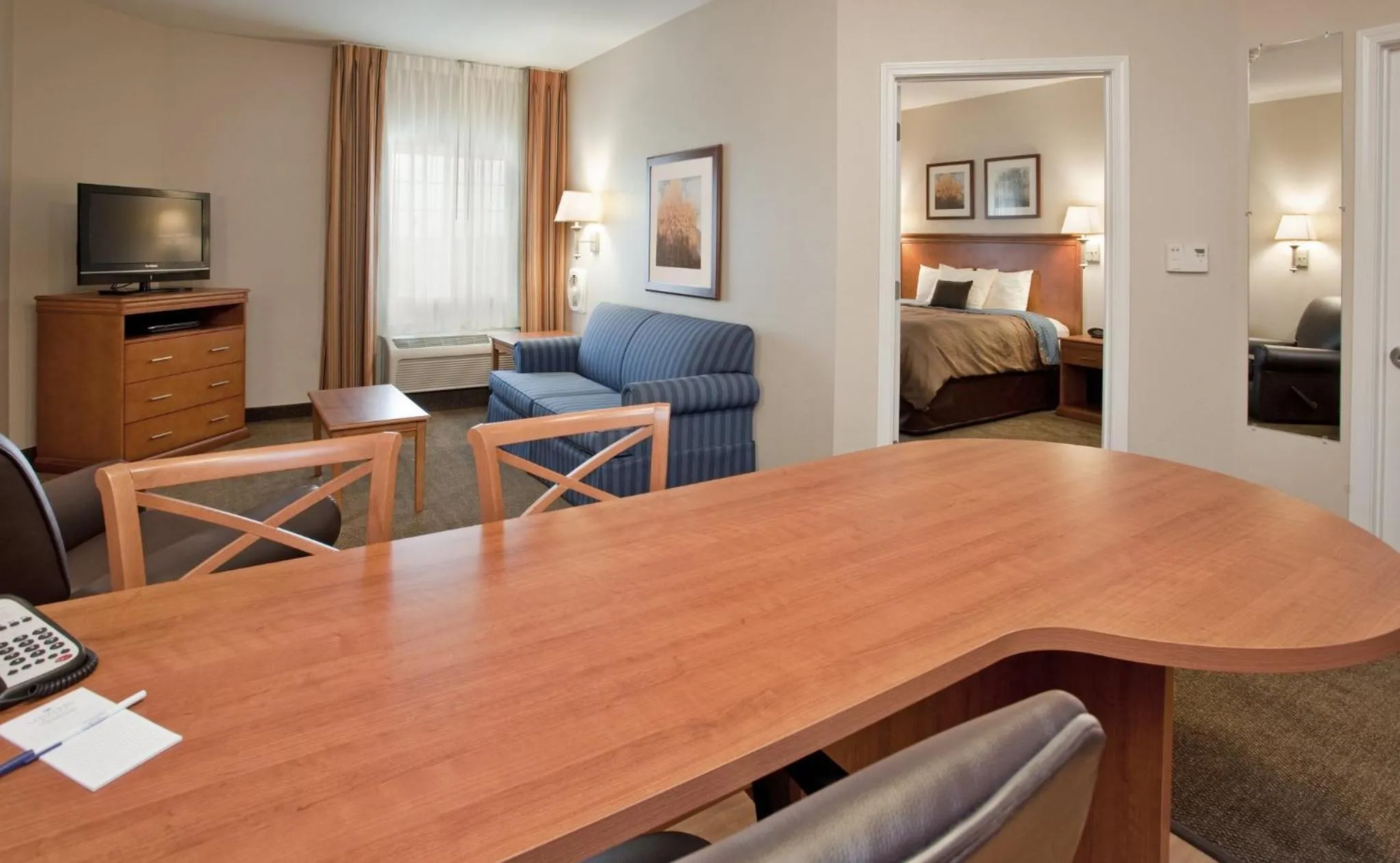 Bedroom in Candlewood Suites Kansas City Northeast by IHG