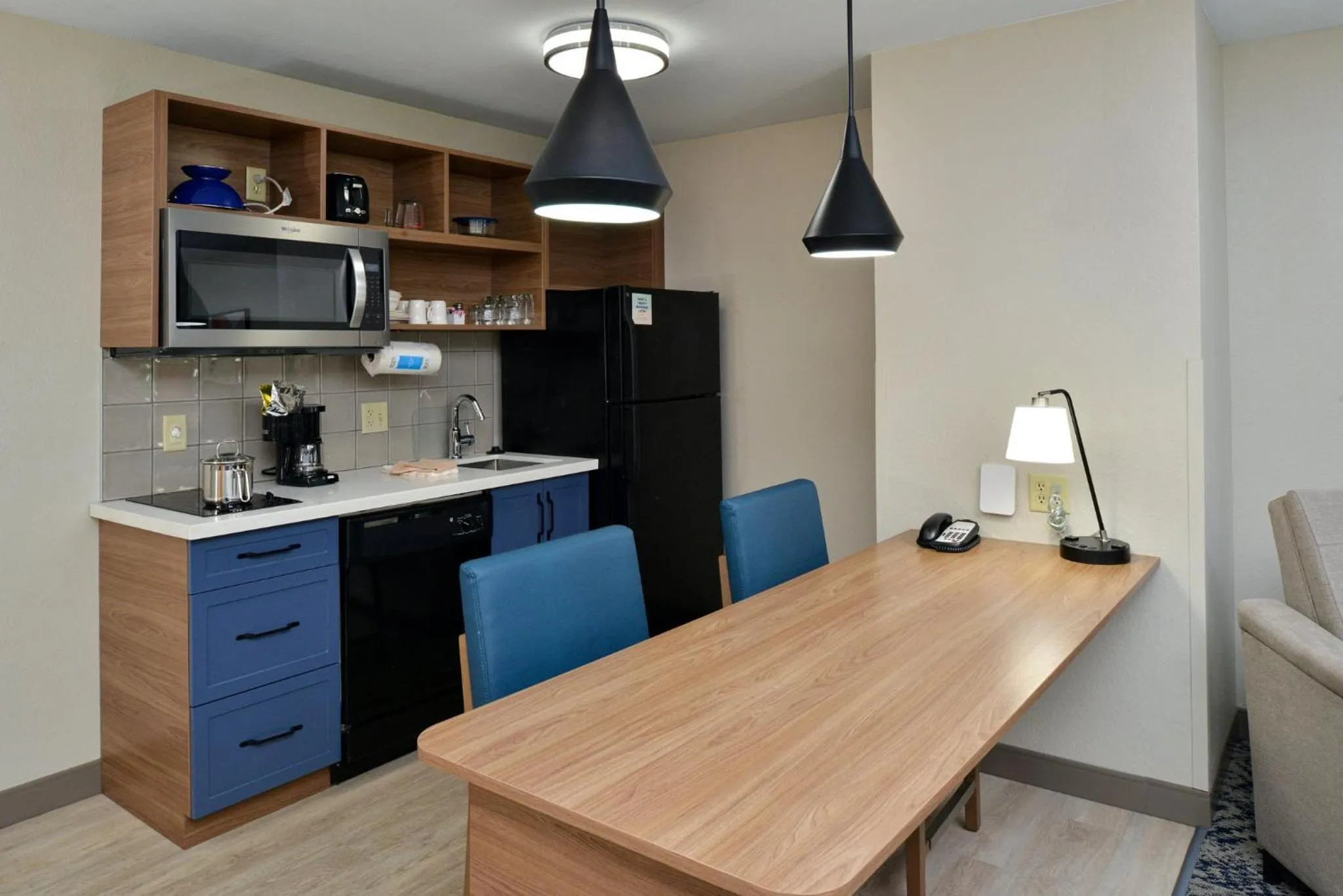 Bedroom in Candlewood Suites Kansas City Northeast by IHG