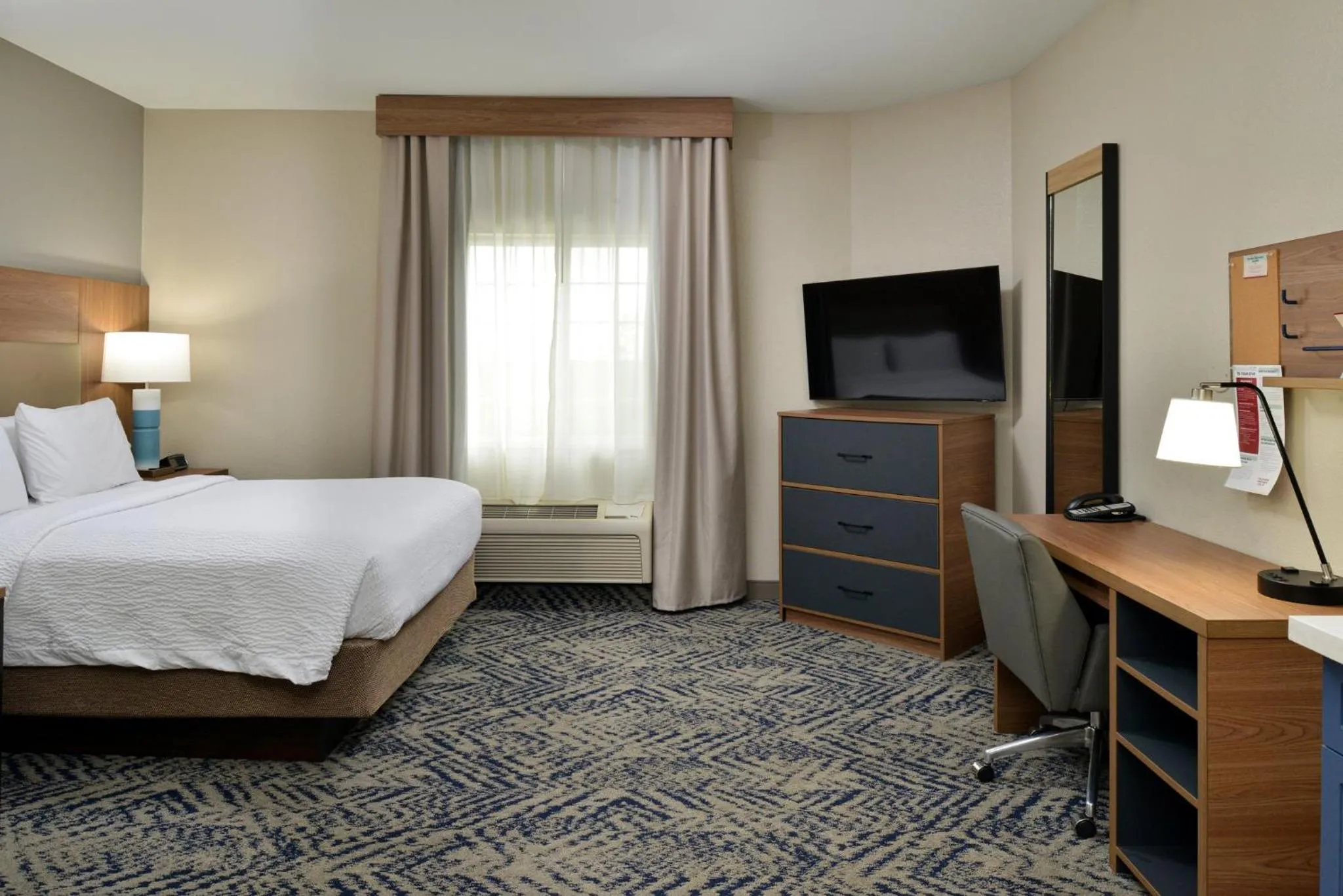 Photo of the whole room, Bed in Candlewood Suites Kansas City Northeast by IHG