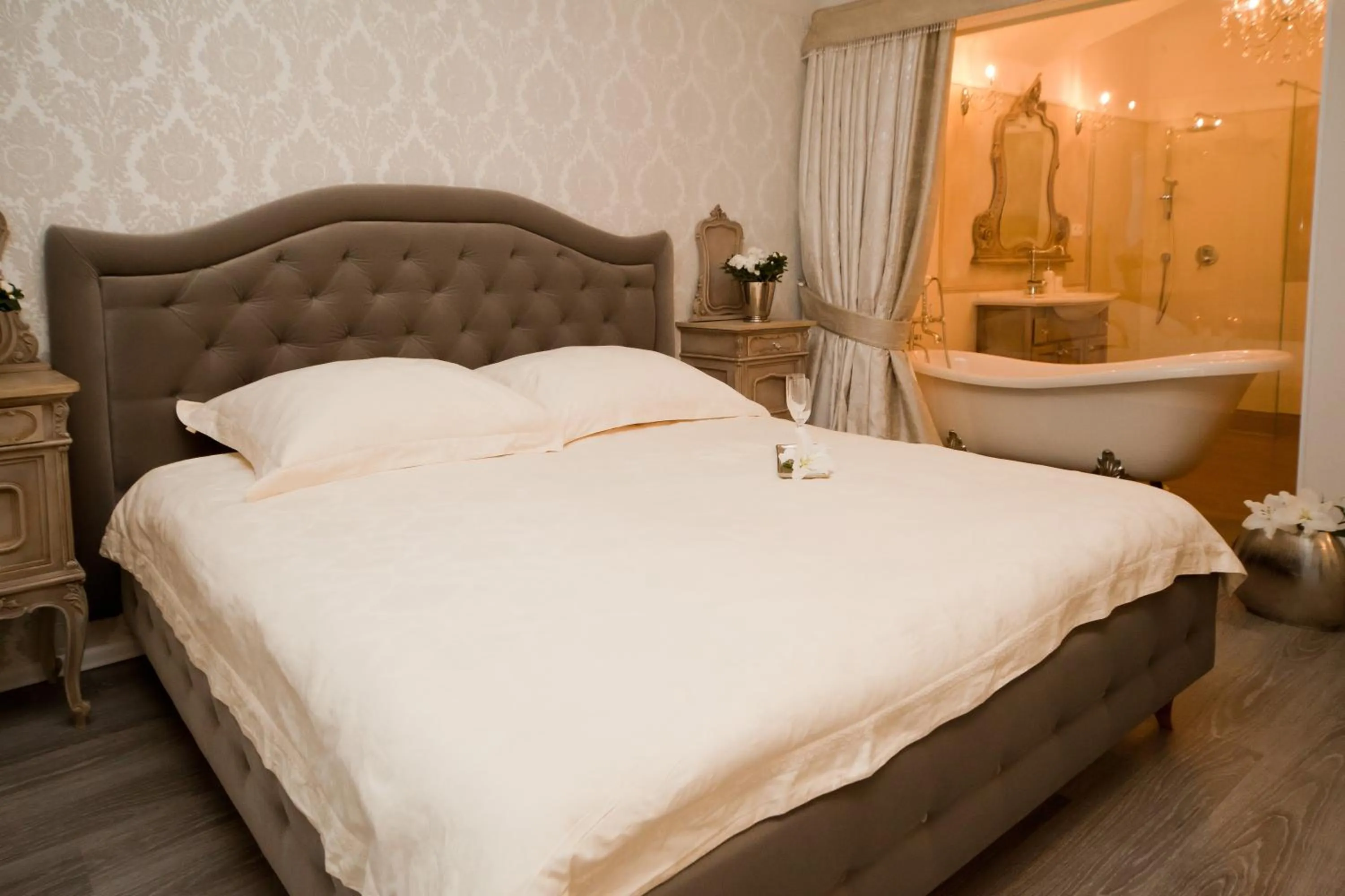 Bed in Dworek Bukowy Park