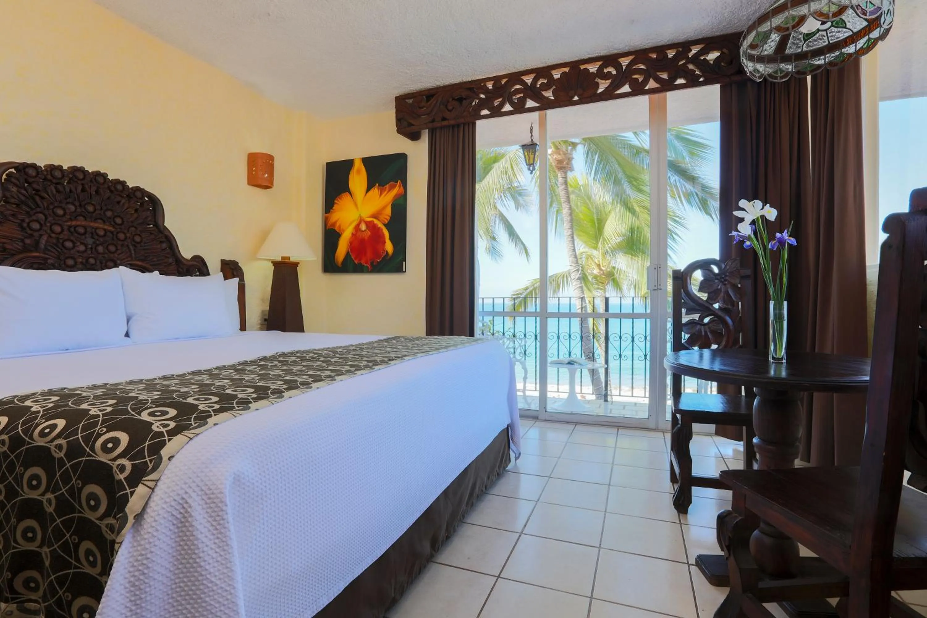 Bed in Playa Los Arcos Hotel Beach Resort & Spa