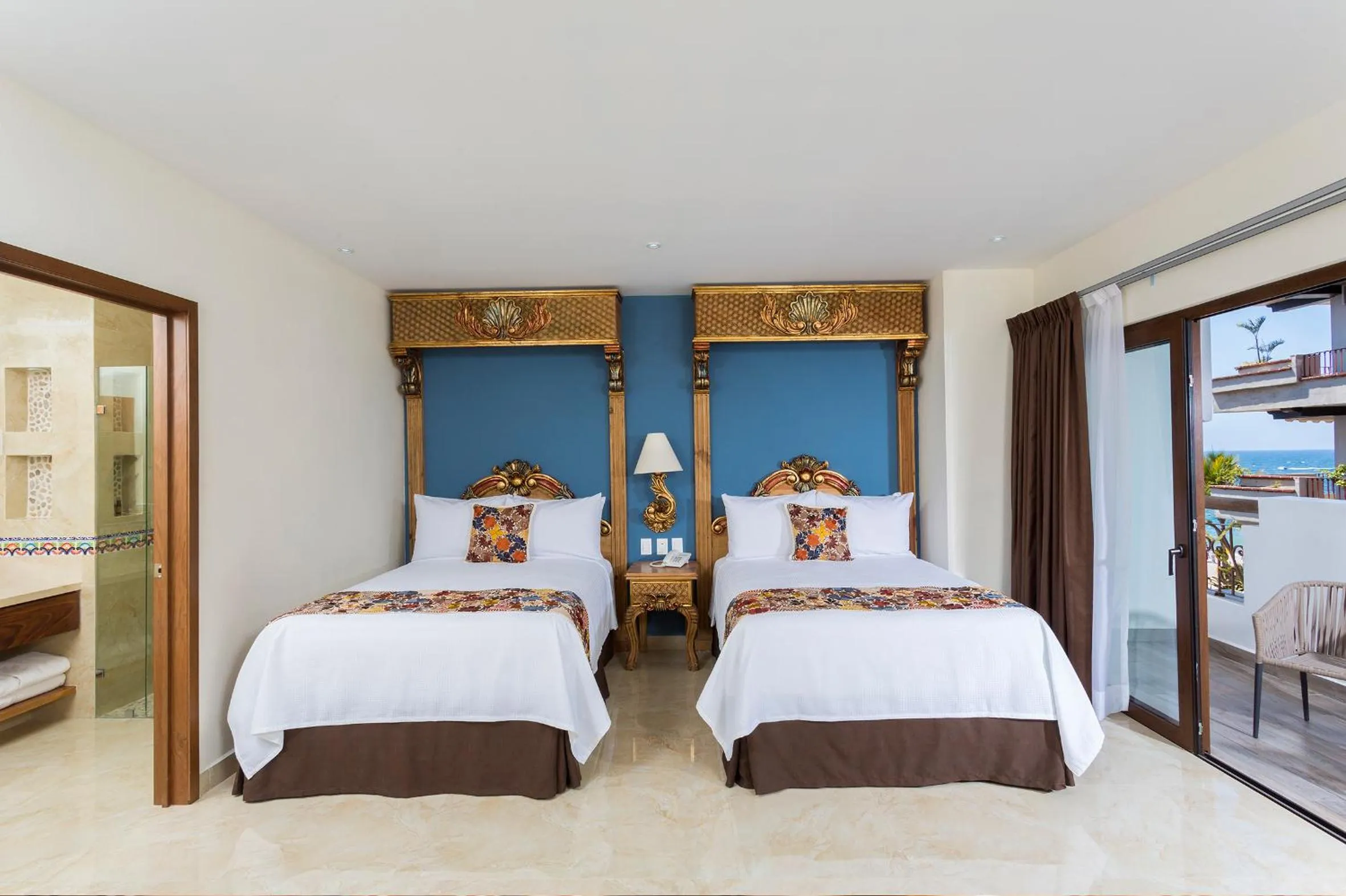 Bed in Playa Los Arcos Hotel Beach Resort & Spa