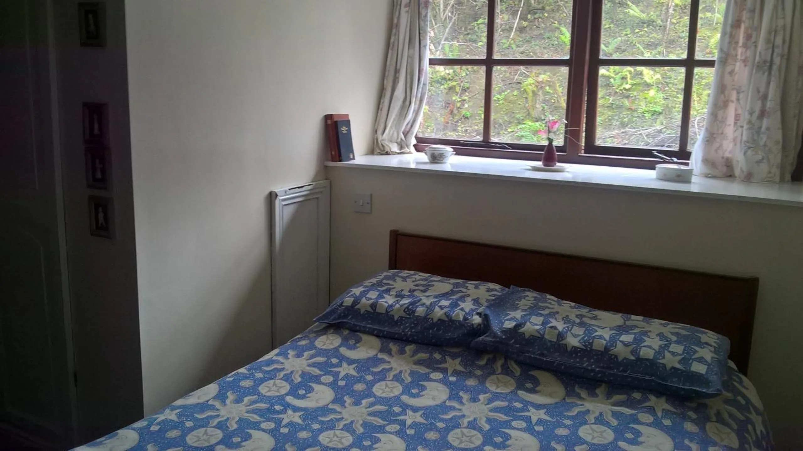 Bed in Rhymney House hotel