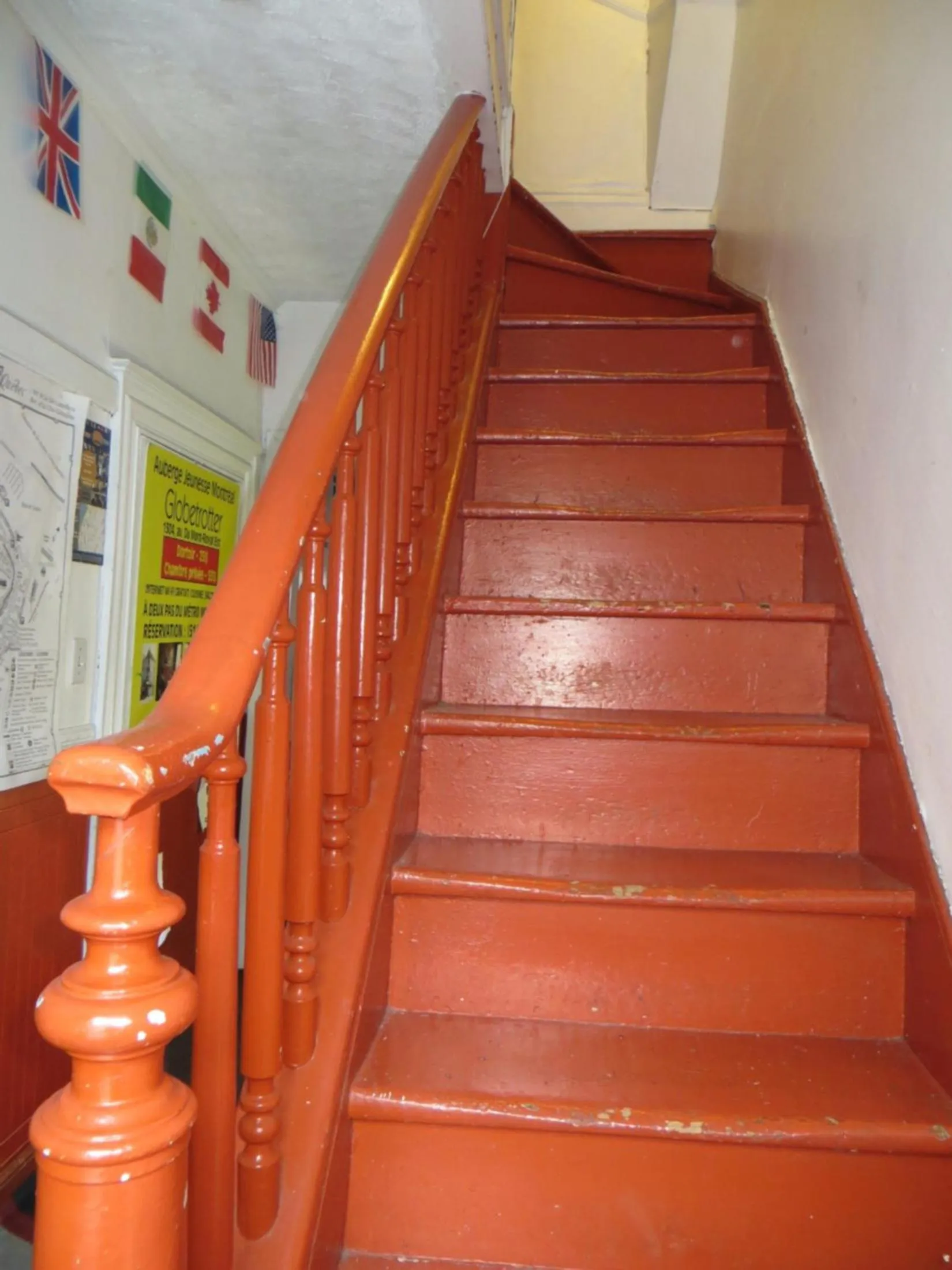 Property building in Auberge Jeunesse La Belle Planete Backpackers Hostel