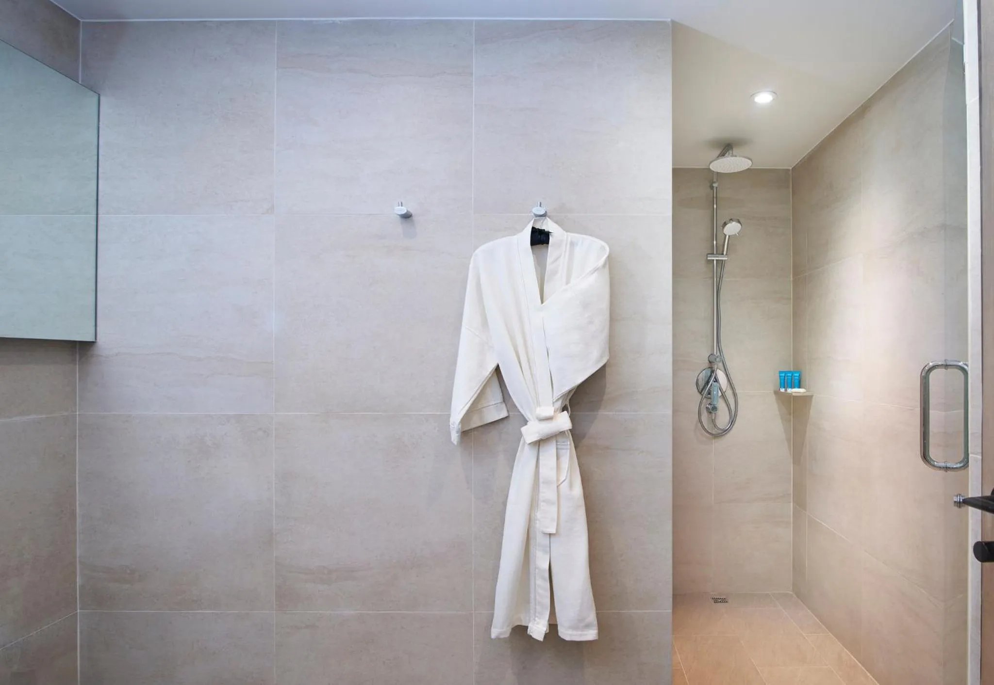 Photo of the whole room in Amari Vogue Krabi