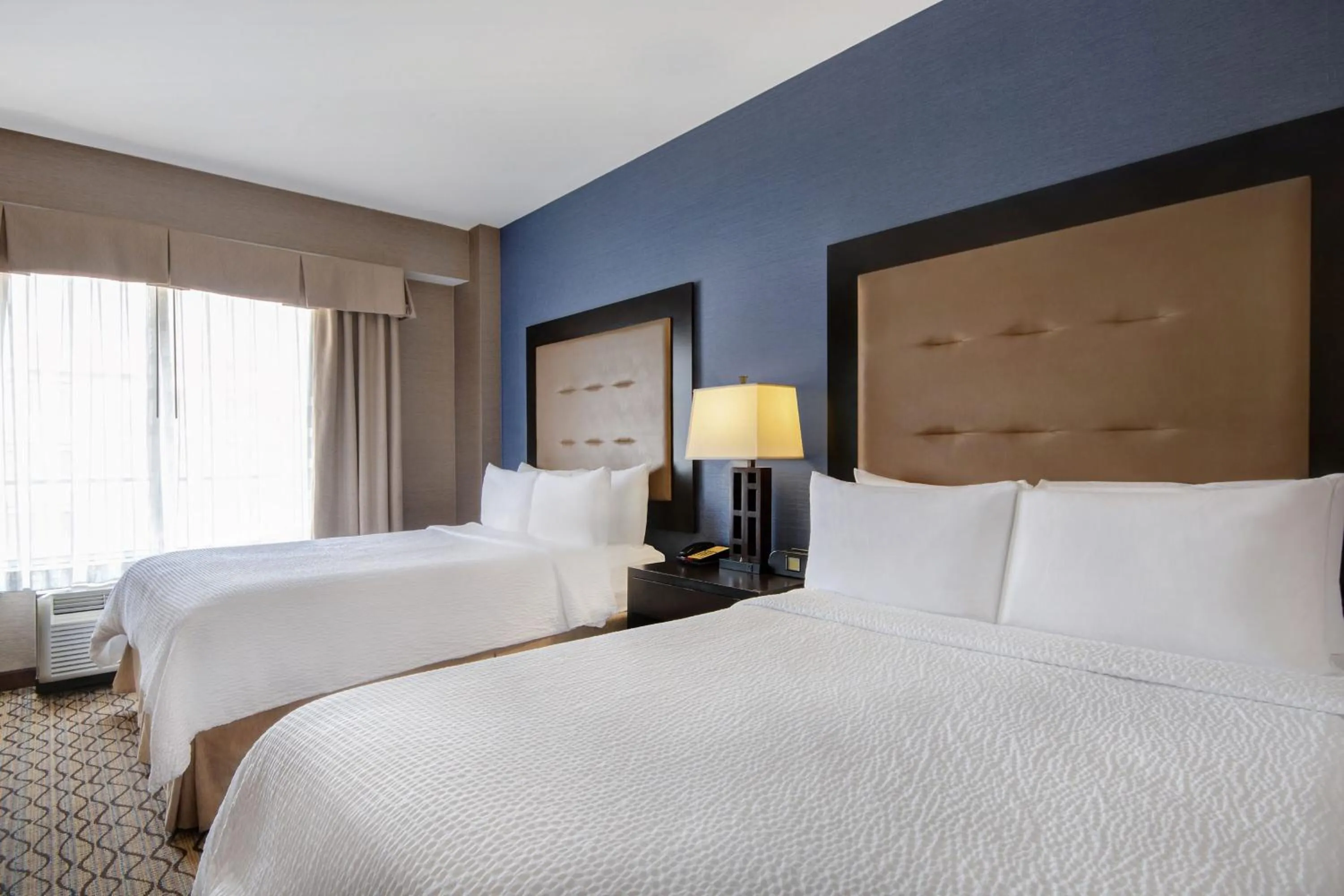 Photo of the whole room, Bed in Holiday Inn Detroit Metro Airport by IHG