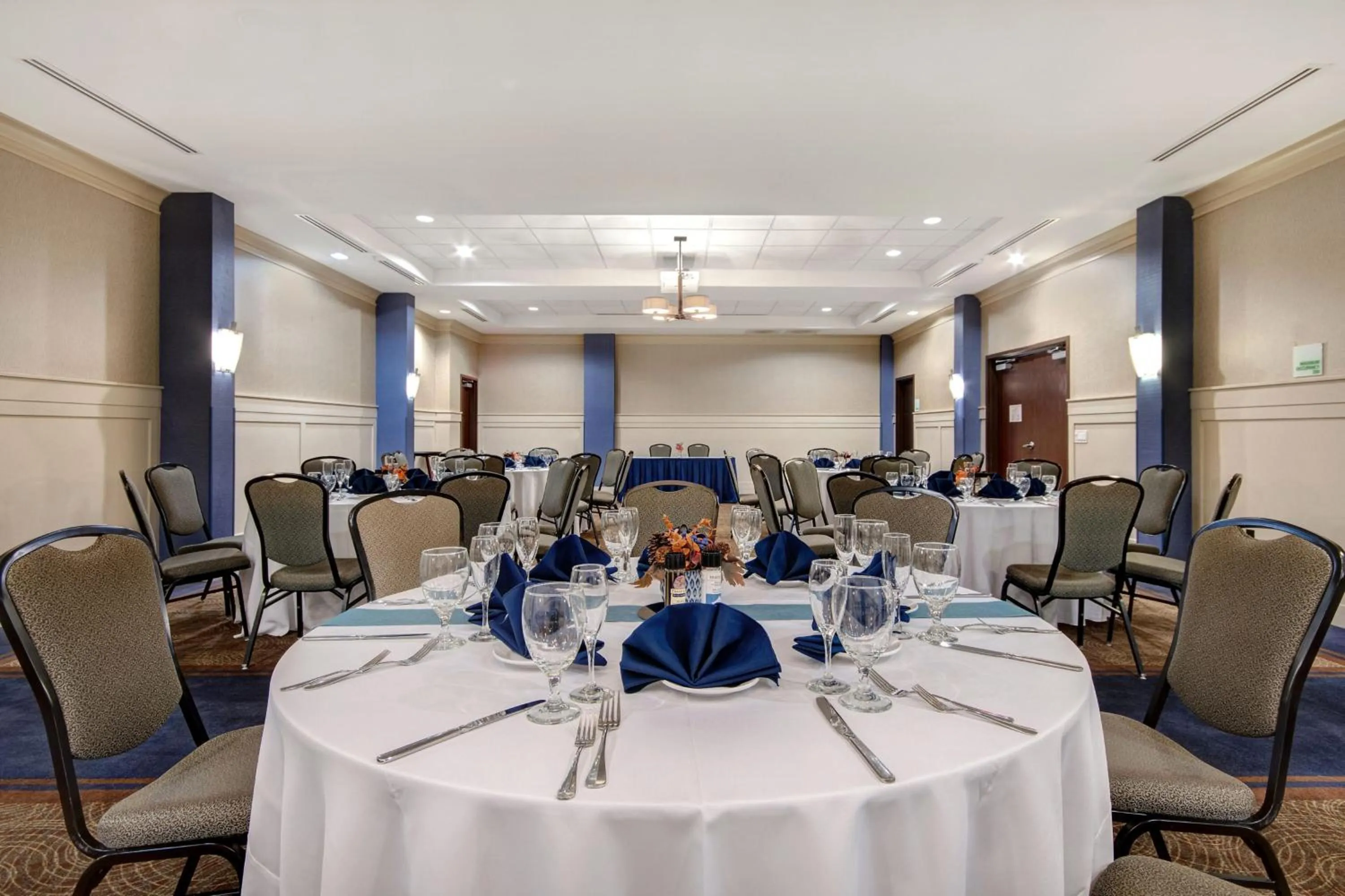 Banquet/Function facilities in Holiday Inn Detroit Metro Airport by IHG
