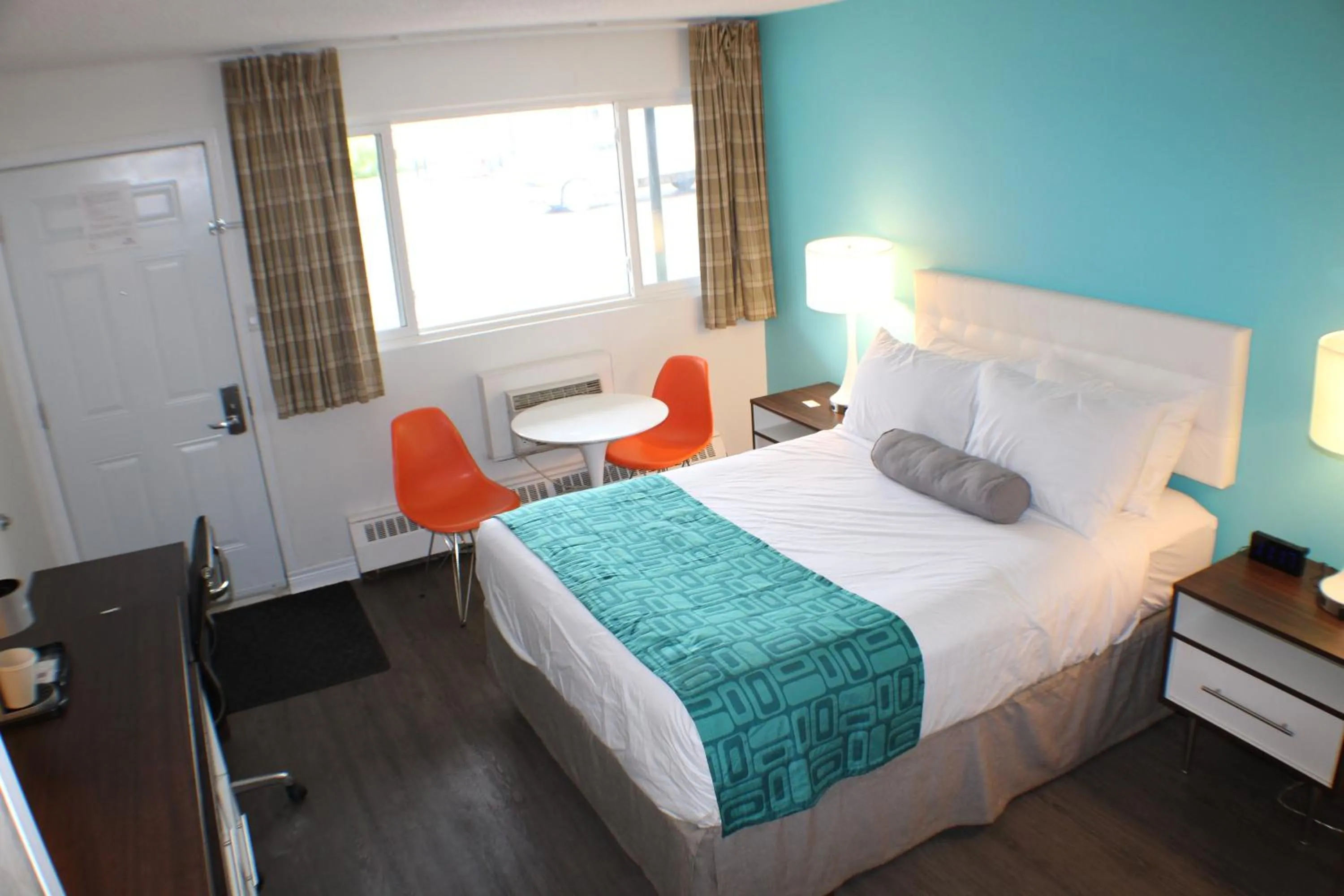 Bedroom, Bed in Howard Johnson Inn by Wyndham Kingston