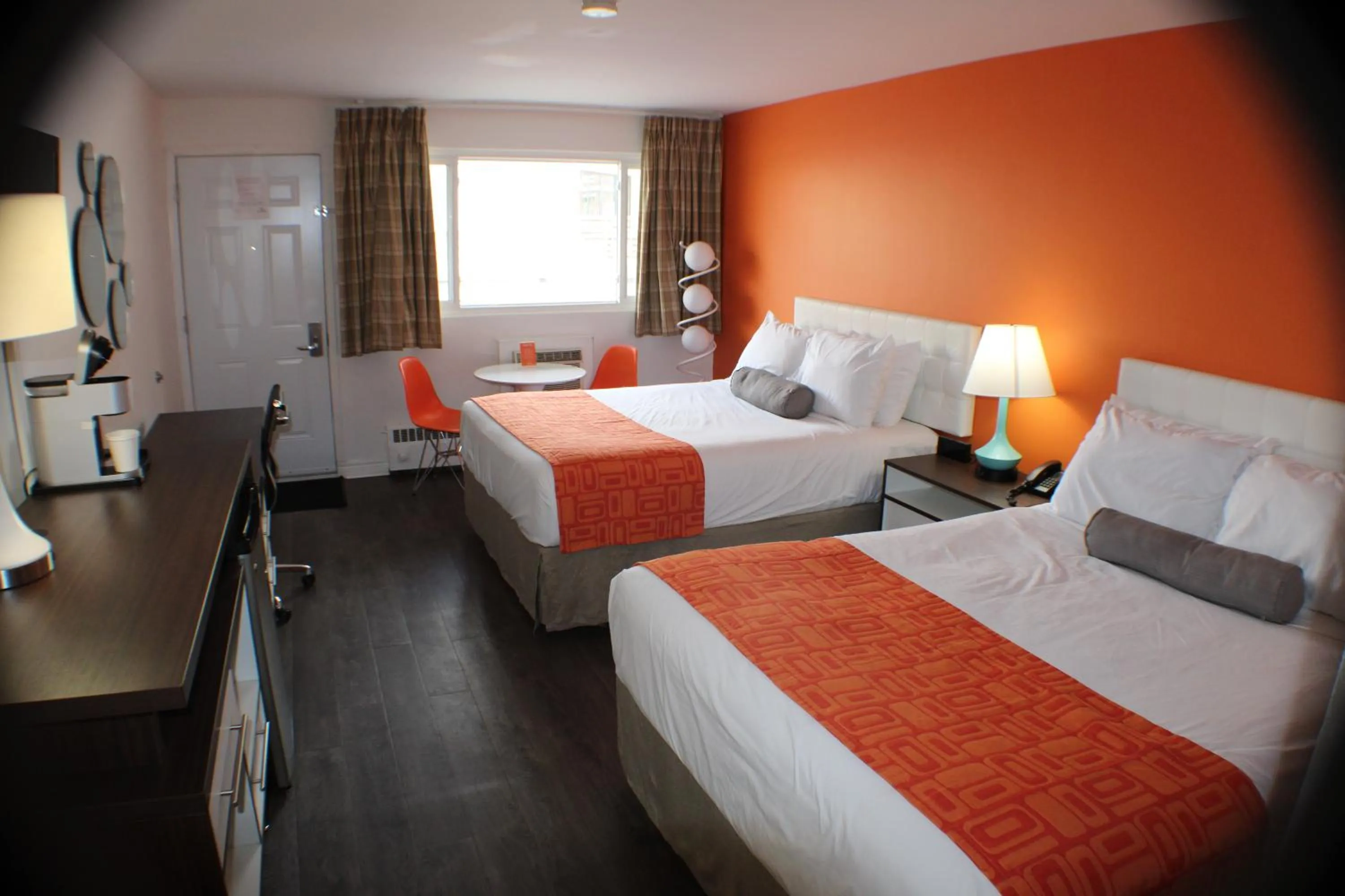 Bedroom, Bed in Howard Johnson Inn by Wyndham Kingston