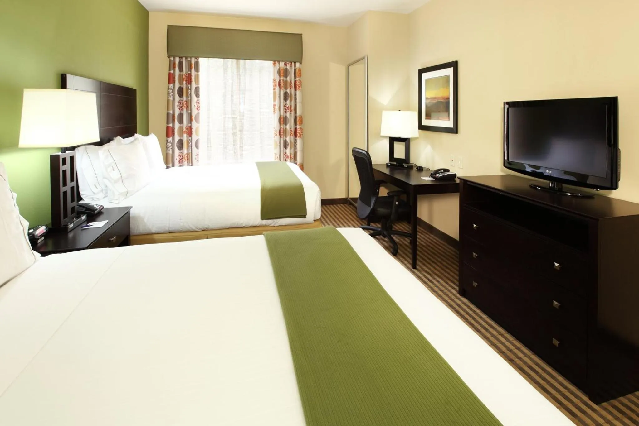 Photo of the whole room, Bed in Holiday Inn Express & Suites Maumelle by IHG