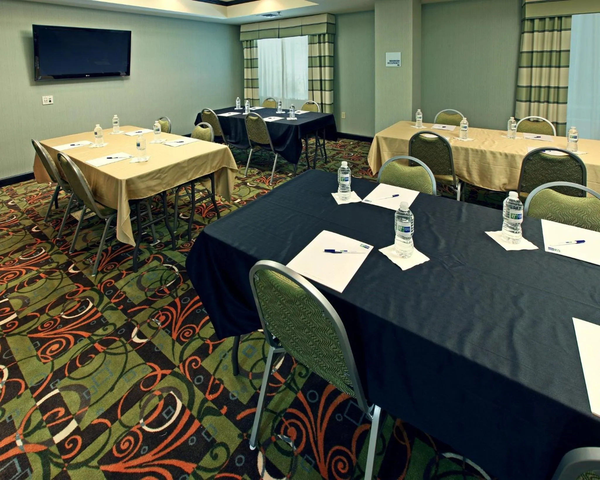 Meeting/conference room in Holiday Inn Express & Suites Maumelle by IHG