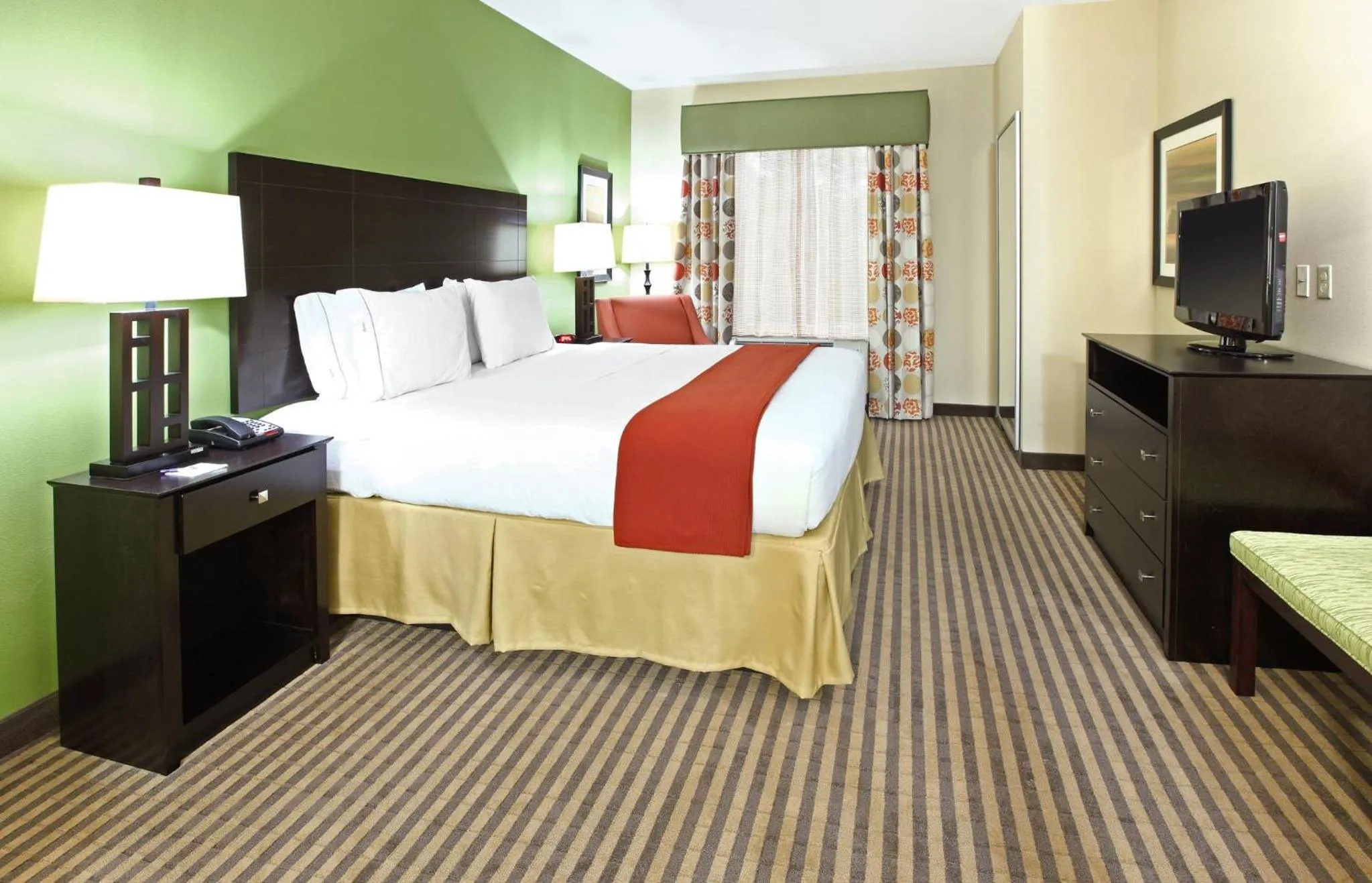 Photo of the whole room, Bed in Holiday Inn Express & Suites Maumelle by IHG