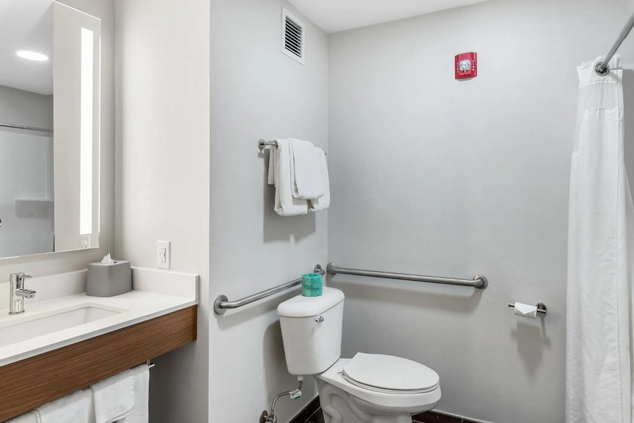 Bathroom in Holiday Inn Express & Suites Maumelle by IHG