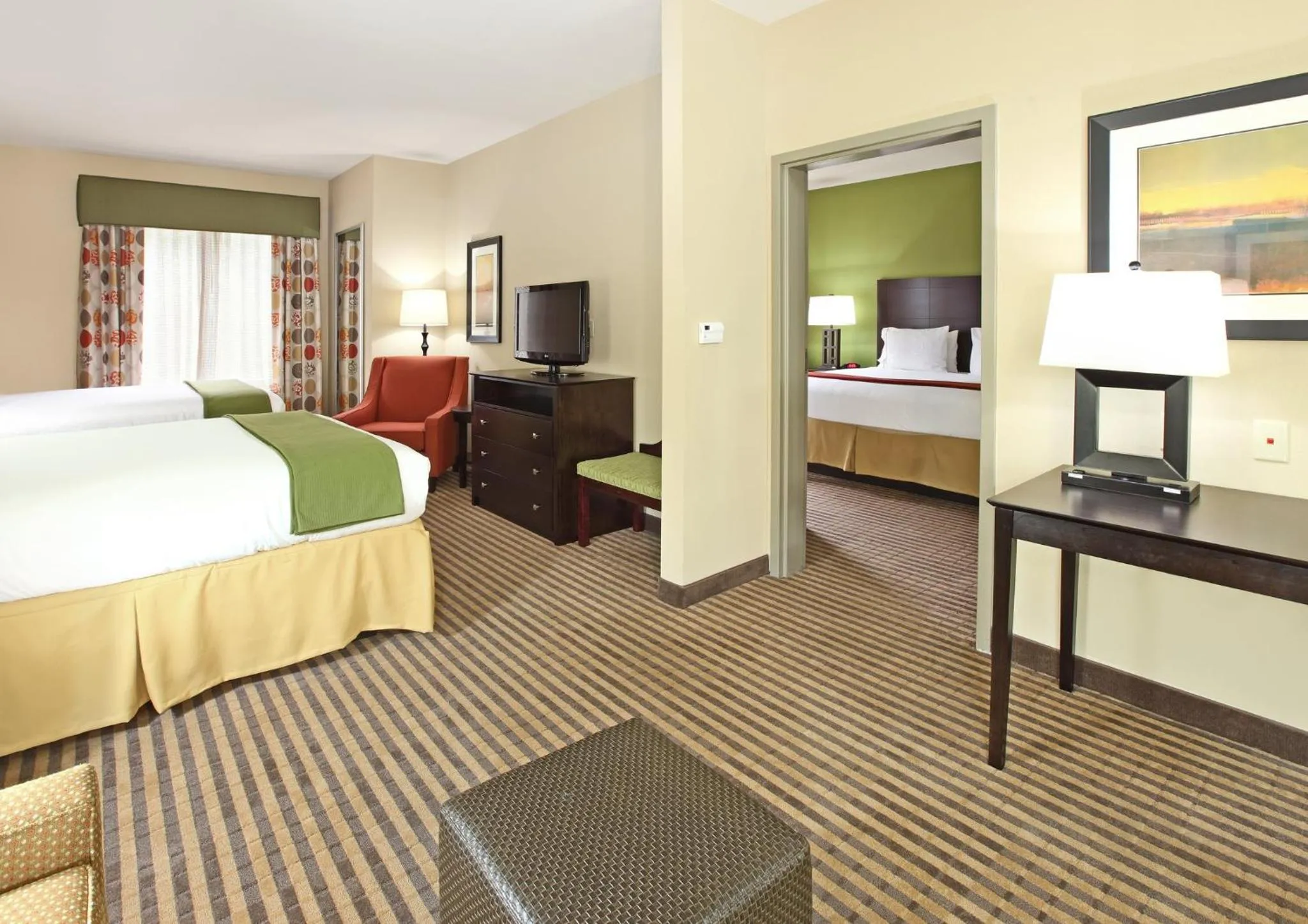 Photo of the whole room, Bed in Holiday Inn Express & Suites Maumelle by IHG