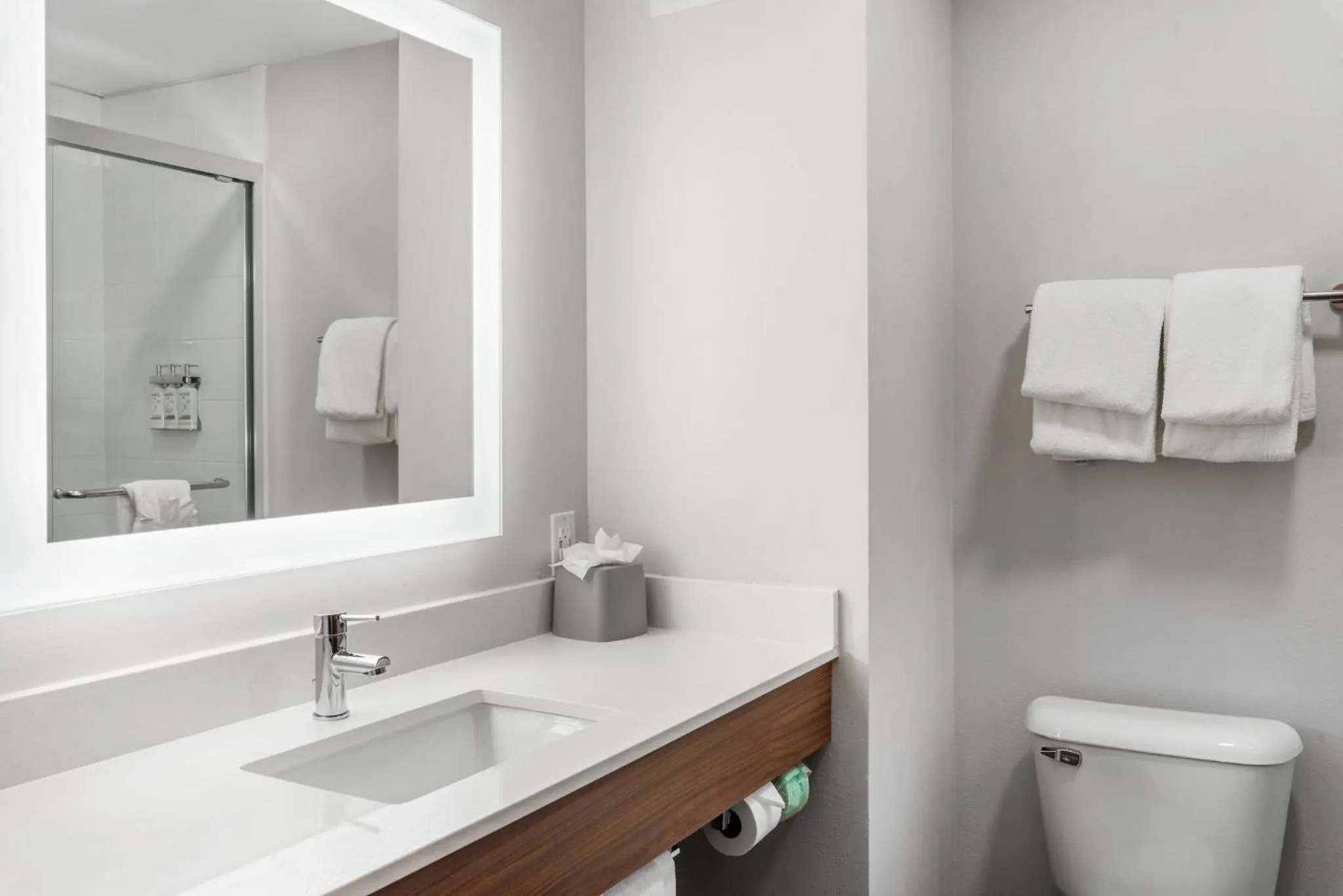 Bathroom in Holiday Inn Express & Suites Maumelle by IHG