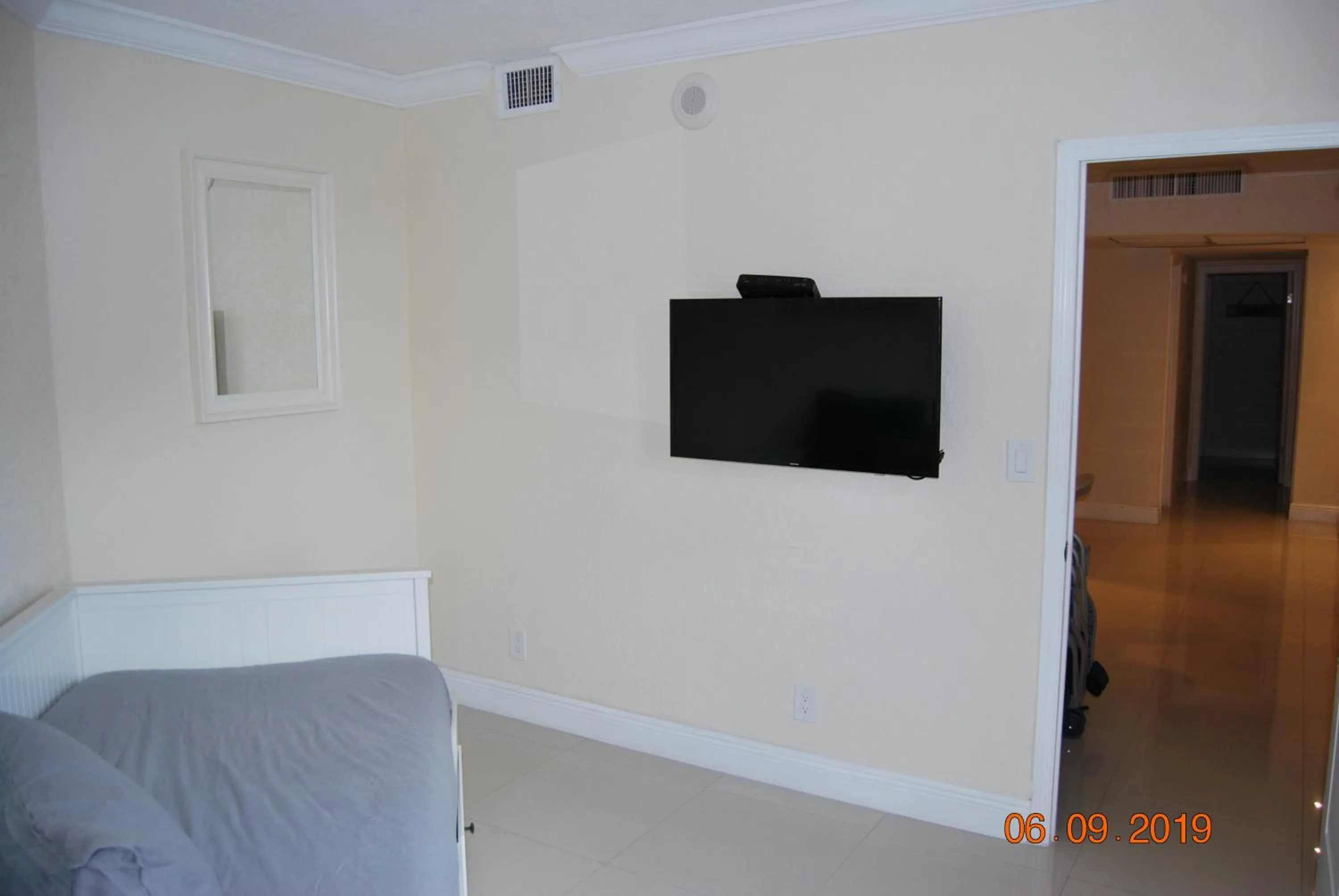 TV and multimedia in Ocean Reserve Piso 7 STR-310