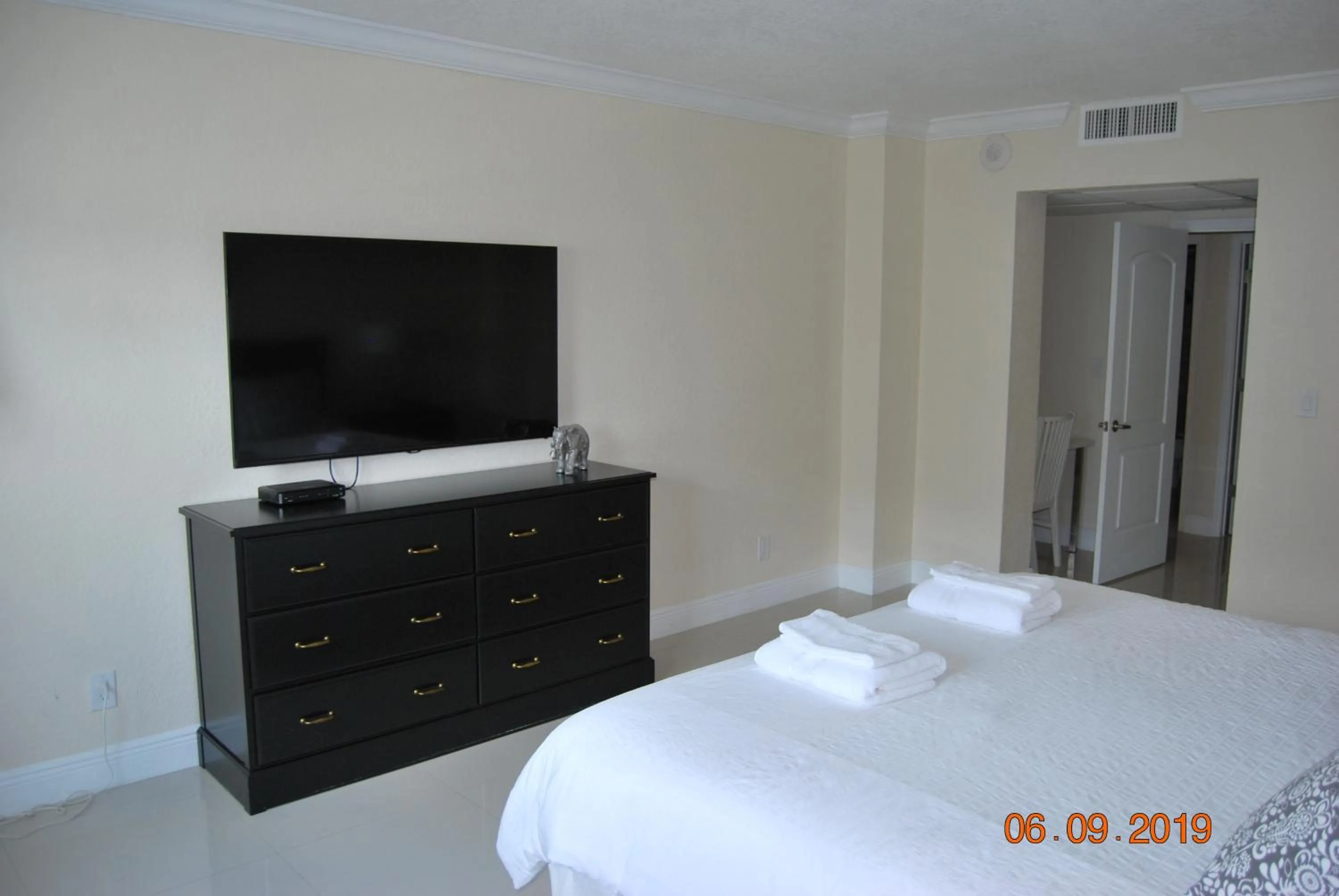 Bed in Ocean Reserve Piso 7 STR-310