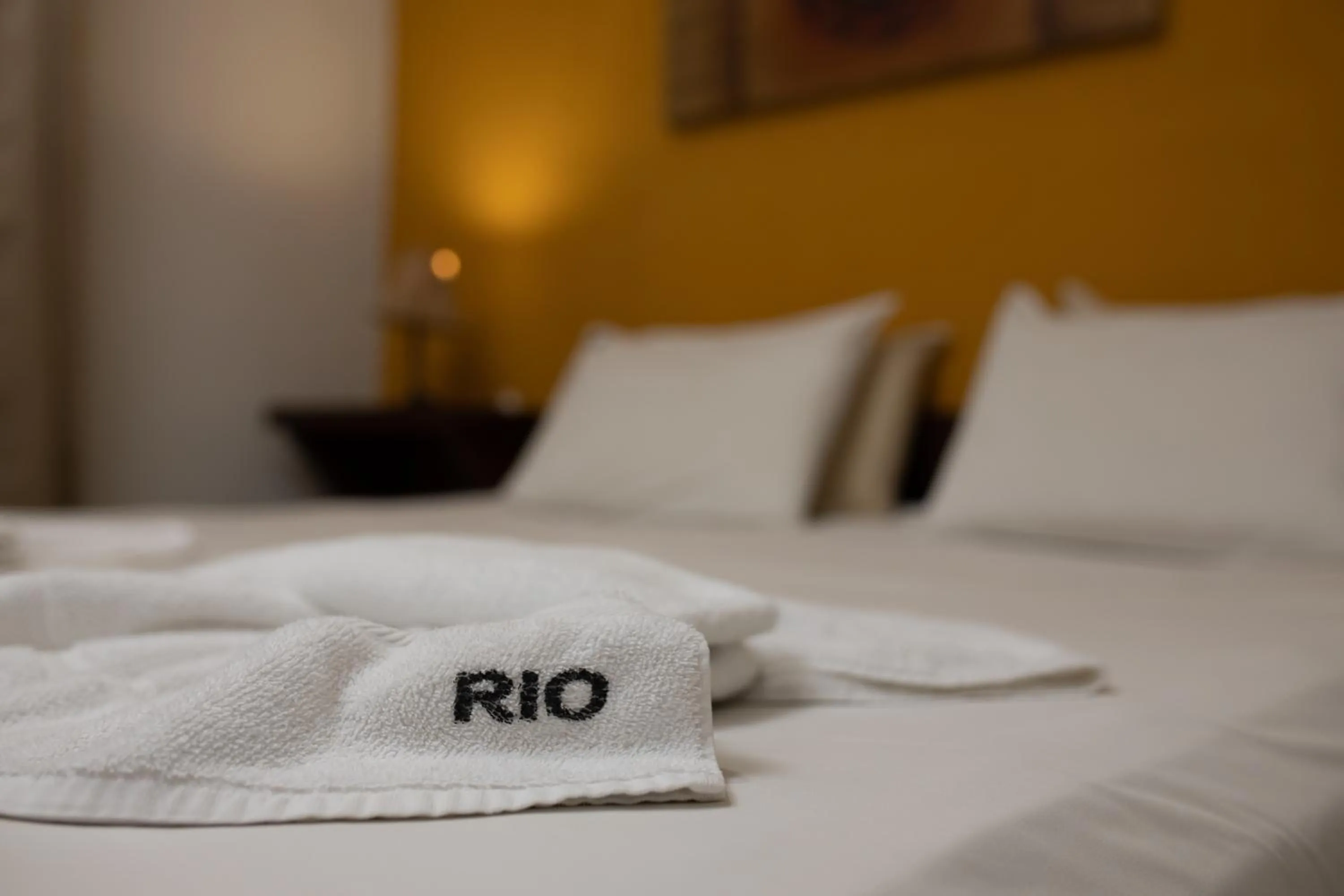 towels, Bed in Pousada Do Rio Barreirinhas